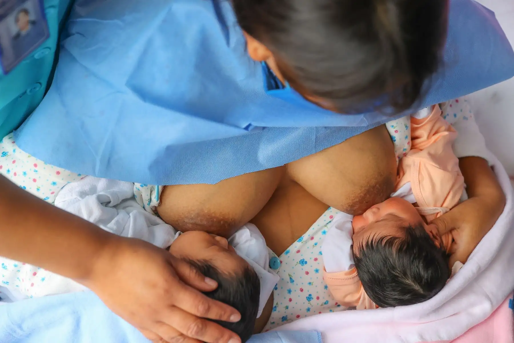 En marco de la Semana de la Lactancia Materna, el Hospital Nacional Edgardo Rebagliati - EsSalud entrega coronas a los bebés mamoncitos 2022.
Foto: ANDINA/Andrés Valle