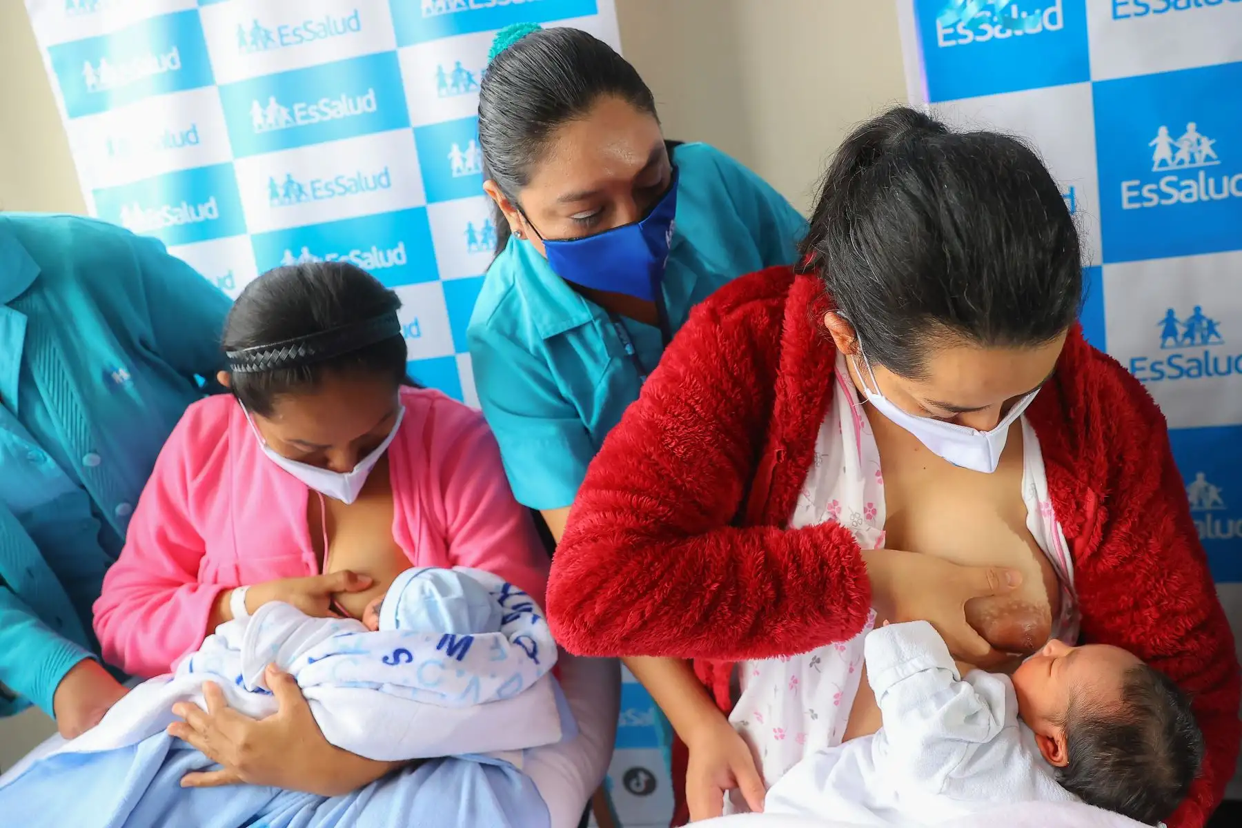 En marco de la Semana de la Lactancia Materna, el Hospital Nacional Edgardo Rebagliati - EsSalud entrega coronas a los bebés mamoncitos 2022.
Foto: ANDINA/Andrés Valle