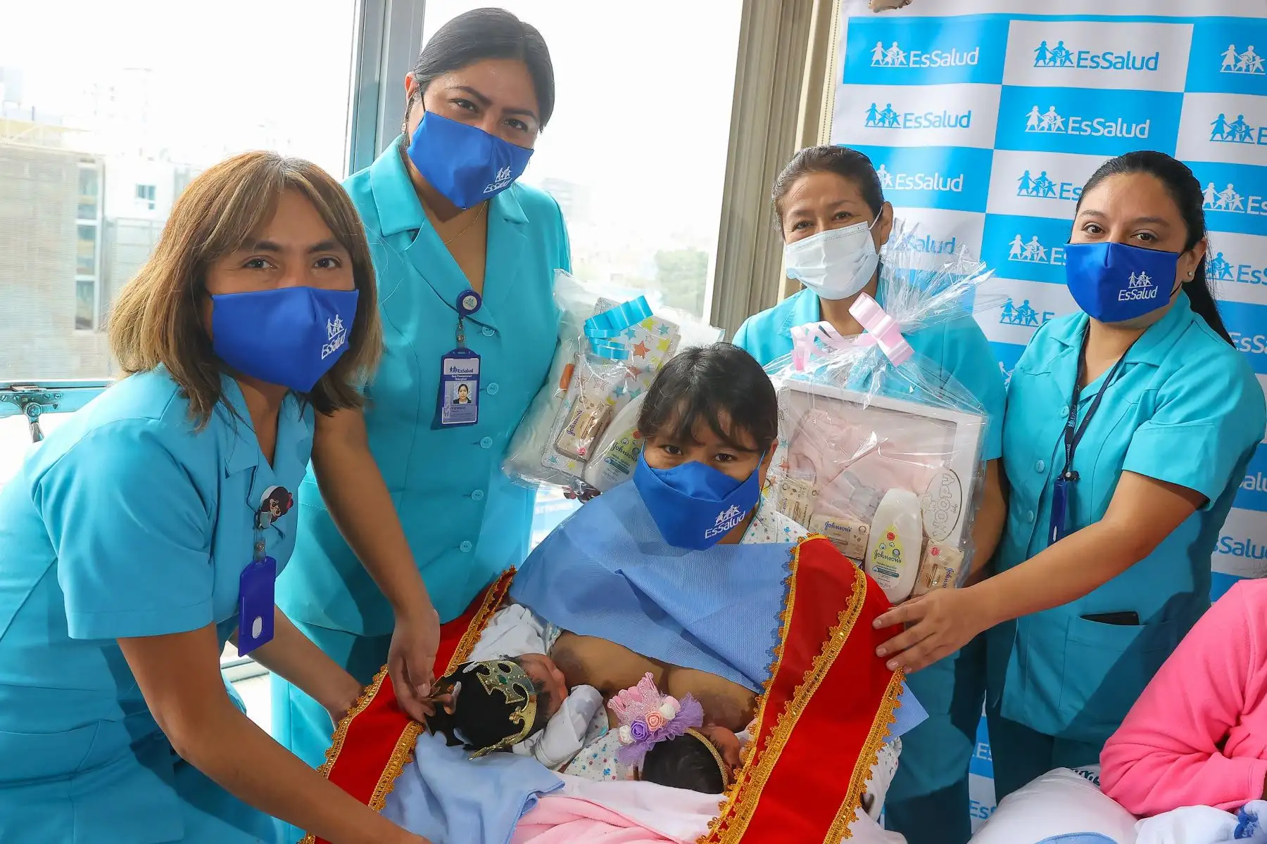 En marco de la Semana de la Lactancia Materna, el Hospital Nacional Edgardo Rebagliati - EsSalud entrega coronas a los bebés mamoncitos 2022.
Foto: ANDINA/Andrés Valle