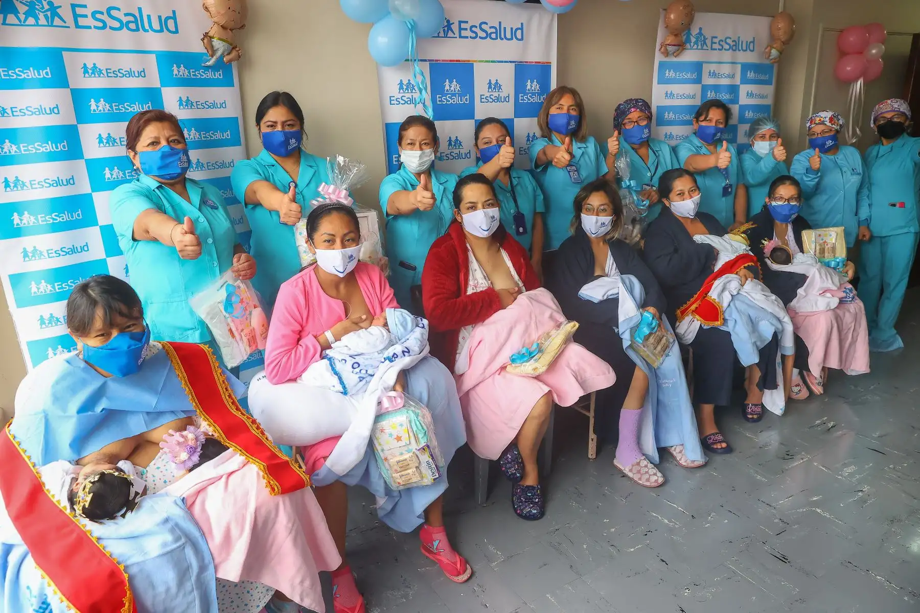 En marco de la Semana de la Lactancia Materna, el Hospital Nacional Edgardo Rebagliati - EsSalud entrega coronas a los bebés mamoncitos 2022.
Foto: ANDINA/Andrés Valle