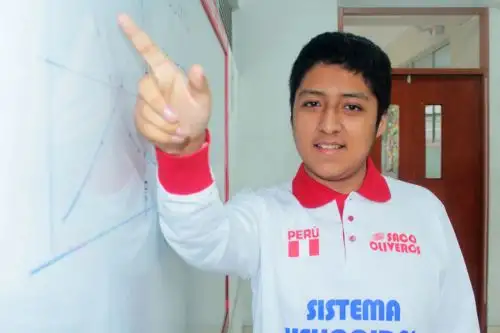 Rodrigo Flores, de 17 años, ya había ingresado a la Católica y a la del Callao y ahora lo hizo con honores en la UNI. Foto: ANDINA/Difusión
