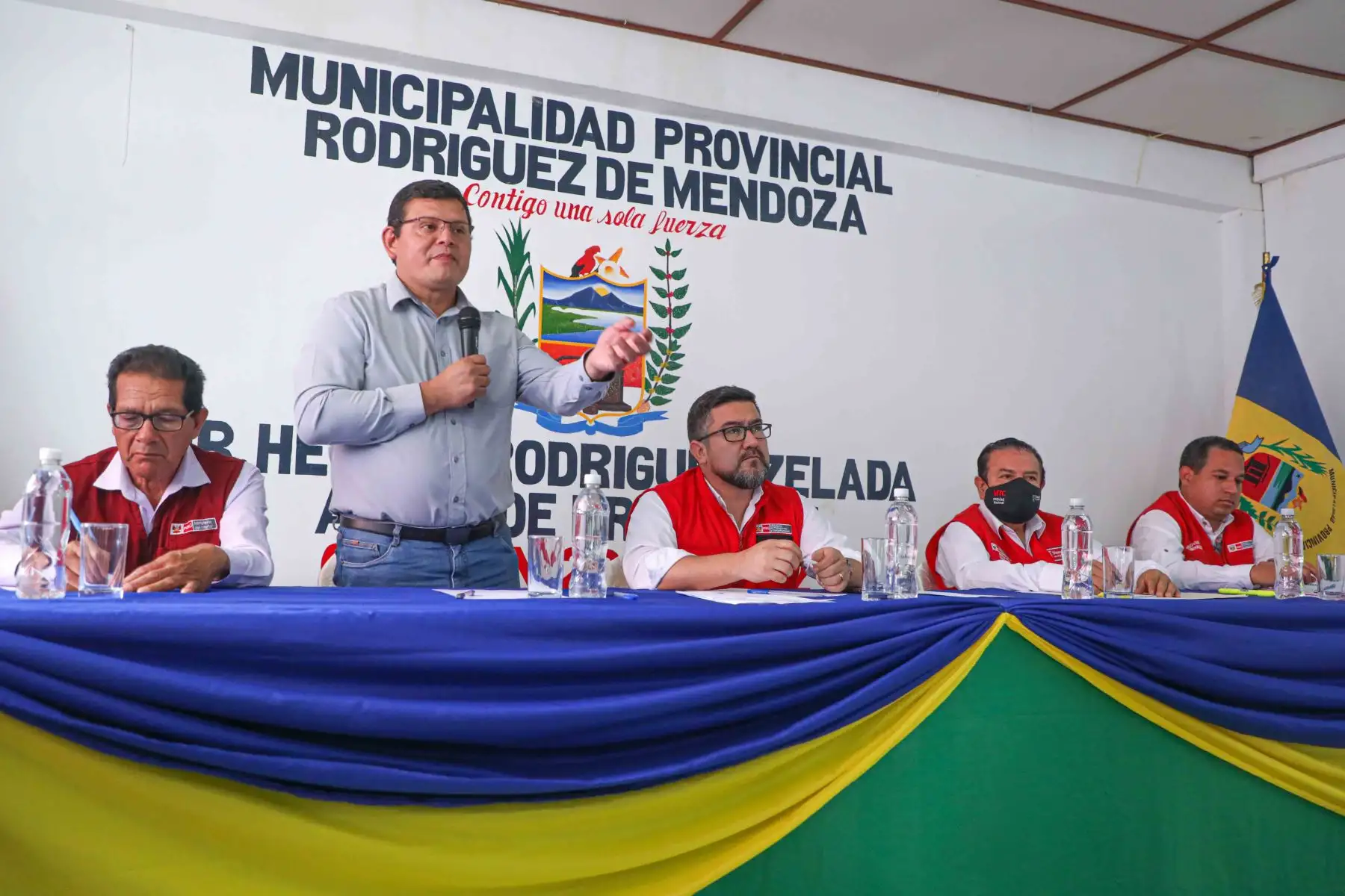 Participó de unamesa de trabajo con las autoridades distritales de Rodríguez de Mendoza con el fin de encontrar una solución definitiva al tramo de la carretera entre Chachapoyas y Abra Lajas. También se evalúa el mejoramiento del aeródromo de la provincia. Foto: MTC