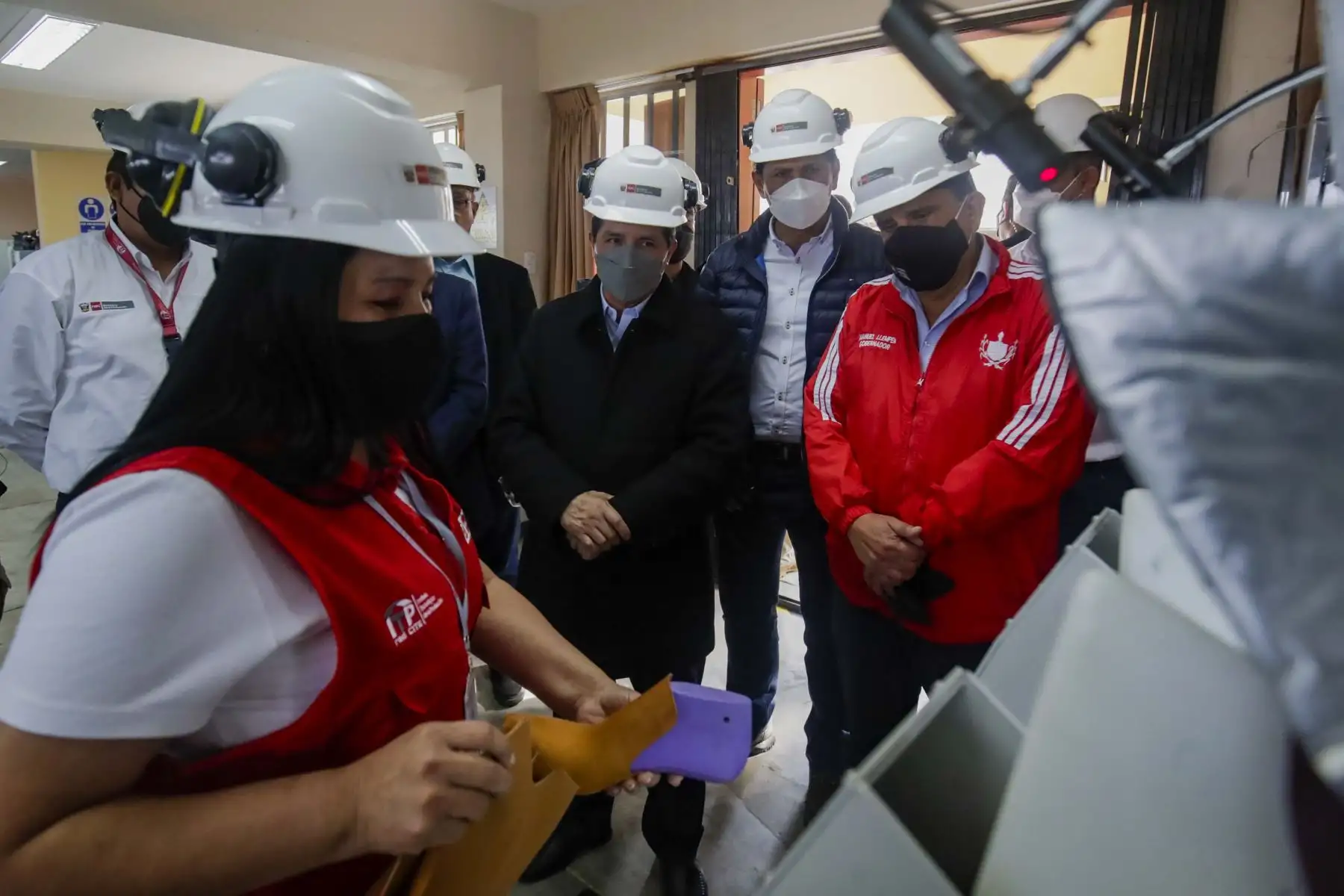 Presidente de la República, Pedro Castillo, inspecciona el Centro de Innovación Productiva y Transferencia Tecnológica de cuero y calzado de Trujillo (CITEccal Trujillo). Foto: ANDINA/ Prensa Presidencia Presidente de la República, Pedro Castillo, inspecciona el Centro de Innovación Productiva y Transferencia Tecnológica de cuero y calzado de Trujillo (CITEccal Trujillo). Foto: ANDINA/ Prensa Presidencia