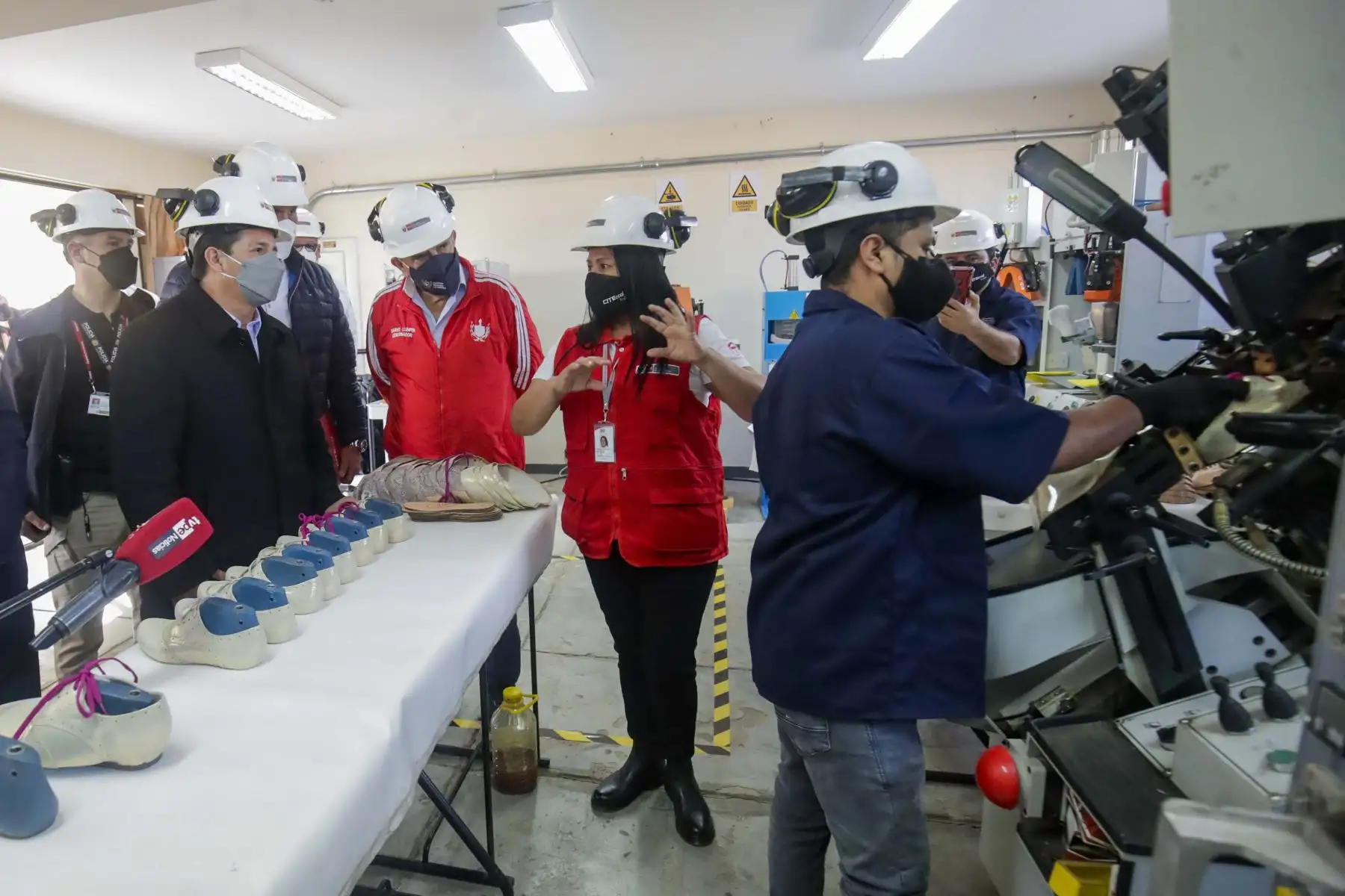 Presidente de la República, Pedro Castillo, inspecciona el Centro de Innovación Productiva y Transferencia Tecnológica de cuero y calzado de Trujillo (CITEccal Trujillo). Foto: ANDINA/ Prensa Presidencia Presidente de la República, Pedro Castillo, inspecciona el Centro de Innovación Productiva y Transferencia Tecnológica de cuero y calzado de Trujillo (CITEccal Trujillo). Foto: ANDINA/ Prensa Presidencia