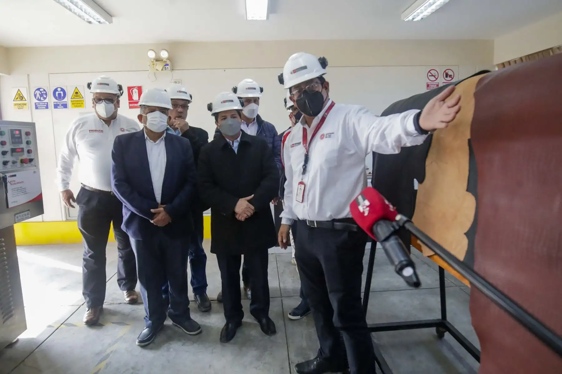 Presidente de la República, Pedro Castillo, inspecciona el Centro de Innovación Productiva y Transferencia Tecnológica de cuero y calzado de Trujillo (CITEccal Trujillo). Foto: ANDINA/ Prensa Presidencia Presidente de la República, Pedro Castillo, inspecciona el Centro de Innovación Productiva y Transferencia Tecnológica de cuero y calzado de Trujillo (CITEccal Trujillo). Foto: ANDINA/ Prensa Presidencia
