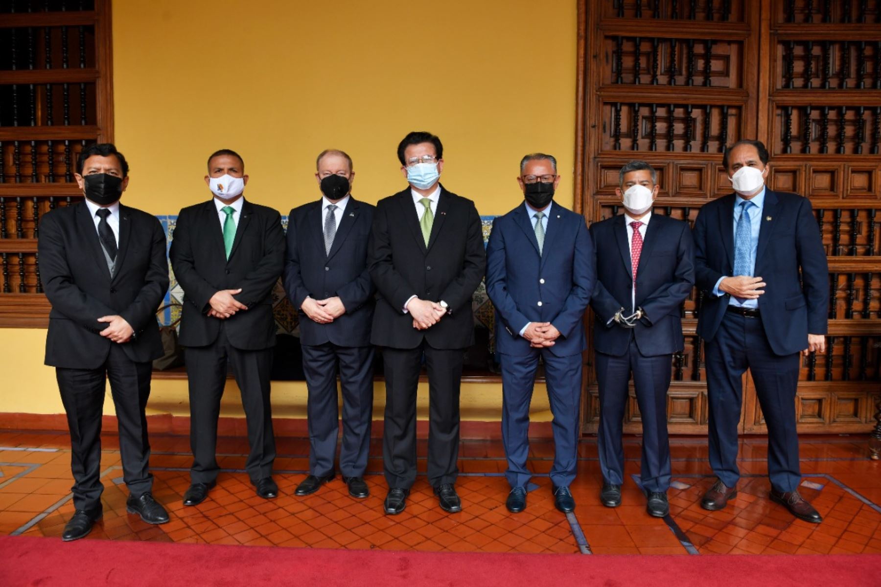 Canciller Rodríguez Mackay se reunió con miembros del Parlamento Andino