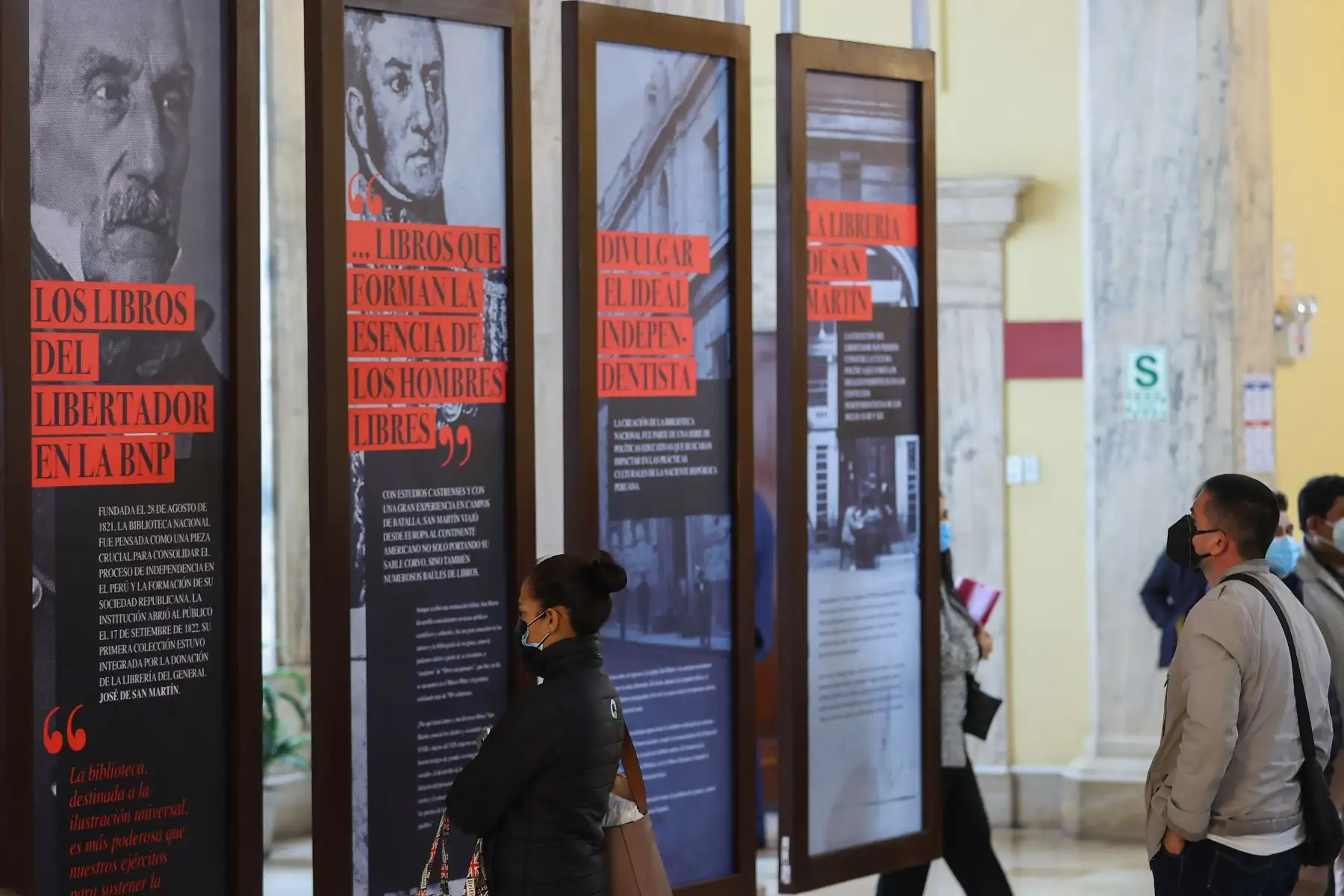 Los títulos que forman parte de la exposición son el legado cultural que dejó el general don José de San Martín al Perú. Además, esta muestra nos da a conocer la formación política y académica del libertador. Foto: ANDINA/Andrés Valle