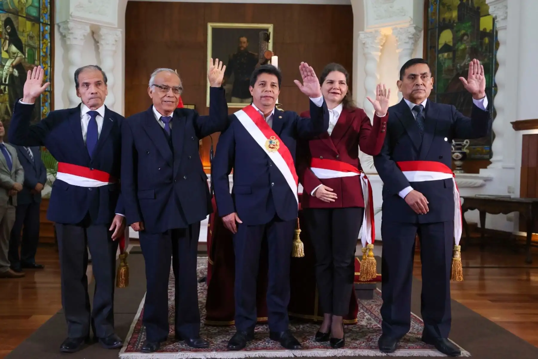 El Presidente de la República, Pedro Castillo Terrones, tomó juramento a tres nuevos ministros de Estado: Wilbert Rozas (izquierda) en la cartera del Ambiente (Minam), Claudia Dávila Moscoso en el Ministerio de la Mujer y Poblaciones Vulnerables (MIMP) y Richard Washington Tineo Quispe (derecha) en el despacho de Defensa. Foto: ANDINA/ Prensa Presidencia
