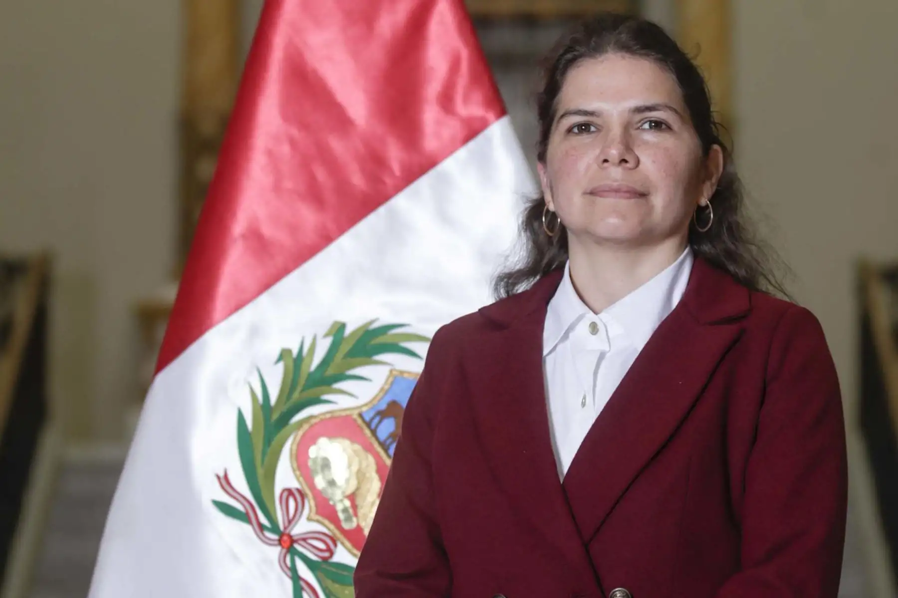 La nueva ministra de la Mujer y Poblaciones Vulnerables, Claudia Dávila Moscoso, es abogada de profesión, cuenta con una maestría en Derechos Humanos por la Pontificia Universidad Católica del Perú y tiene amplia experiencia en gestión pública. Foto: ANDINA/Prensa Presidencia