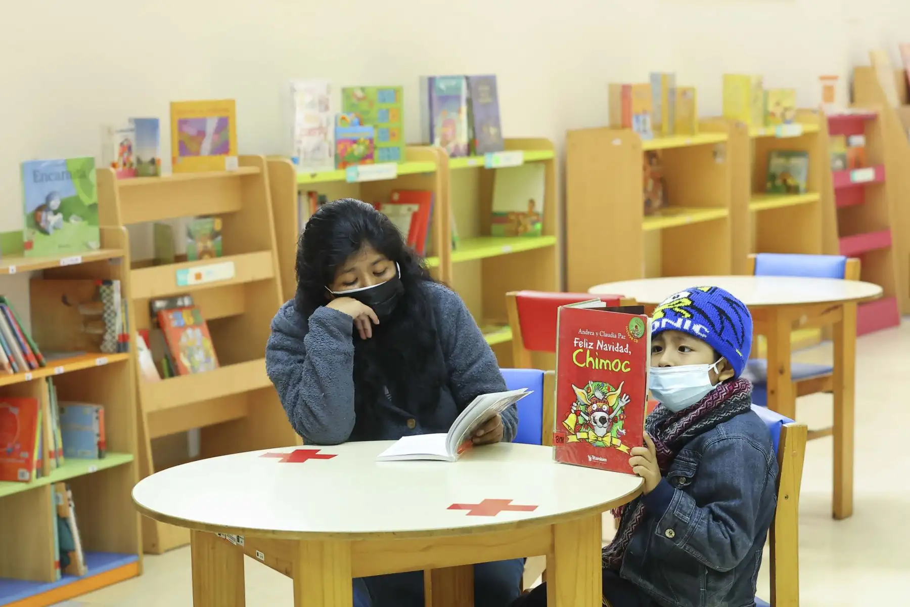 En los últimos meses, la Biblioteca Nacional del Perú (BNP) ha logrado la creación de 14 redes bibliotecarias. Y promovió que vía ordenanzas municipales se crearan medio centenar de bibliotecas, que deberán implementar las próximas autoridades edilicias que se elegirán en los comicios de octubre. Entre los planes para Lima está el de habilitar al 2024 el 100% de los ser- vicios de la Gran Biblioteca Pública de Lima (GBPL).
Foto: ANDINA/Andrés Valle