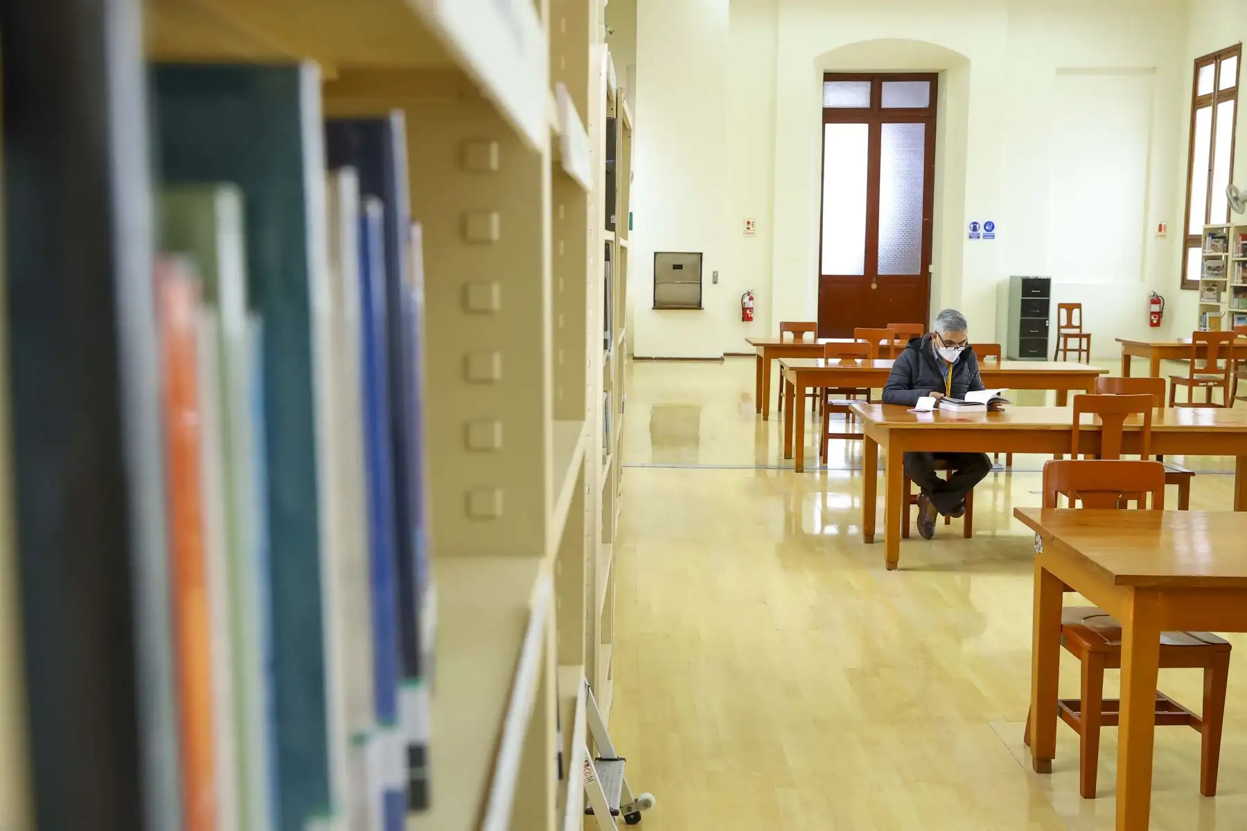 En los últimos meses, la Biblioteca Nacional del Perú (BNP) ha logrado la creación de 14 redes bibliotecarias. Y promovió que vía ordenanzas municipales se crearan medio centenar de bibliotecas, que deberán implementar las próximas autoridades edilicias que se elegirán en los comicios de octubre. Entre los planes para Lima está el de habilitar al 2024 el 100% de los ser- vicios de la Gran Biblioteca Pública de Lima (GBPL).
Foto: ANDINA/Andrés Valle