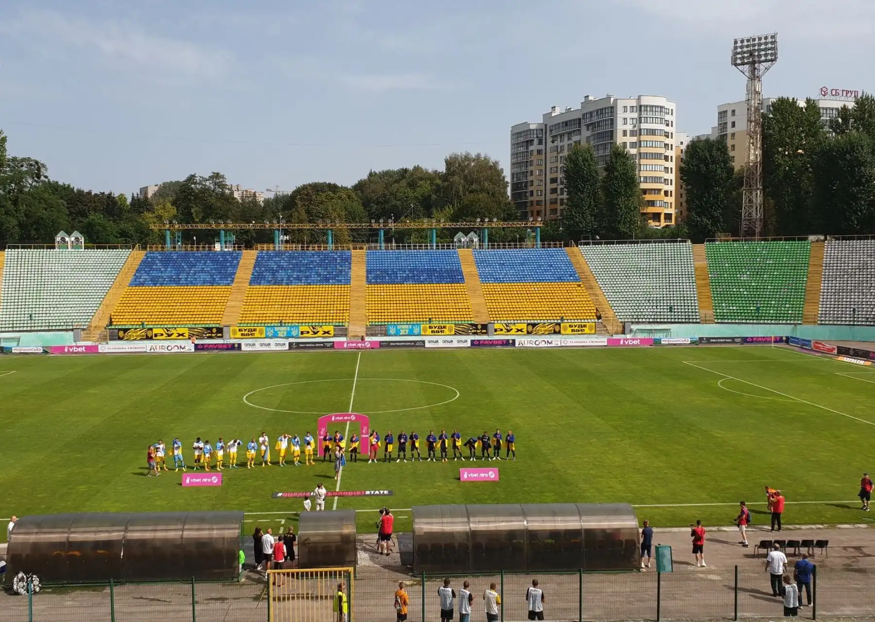 El encuentro de la liga ucraniana entre el Rukh Lviv y el Metallist Kharkiv fue interrumpido por alarmas antiaéreas