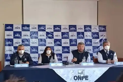 Las organizaciones políticas que no cumplan con presentar sus informes financieros en el plazo previsto por la ONPE incurrirían en una infracción electoral y serían multados hasta con cinco UIT.