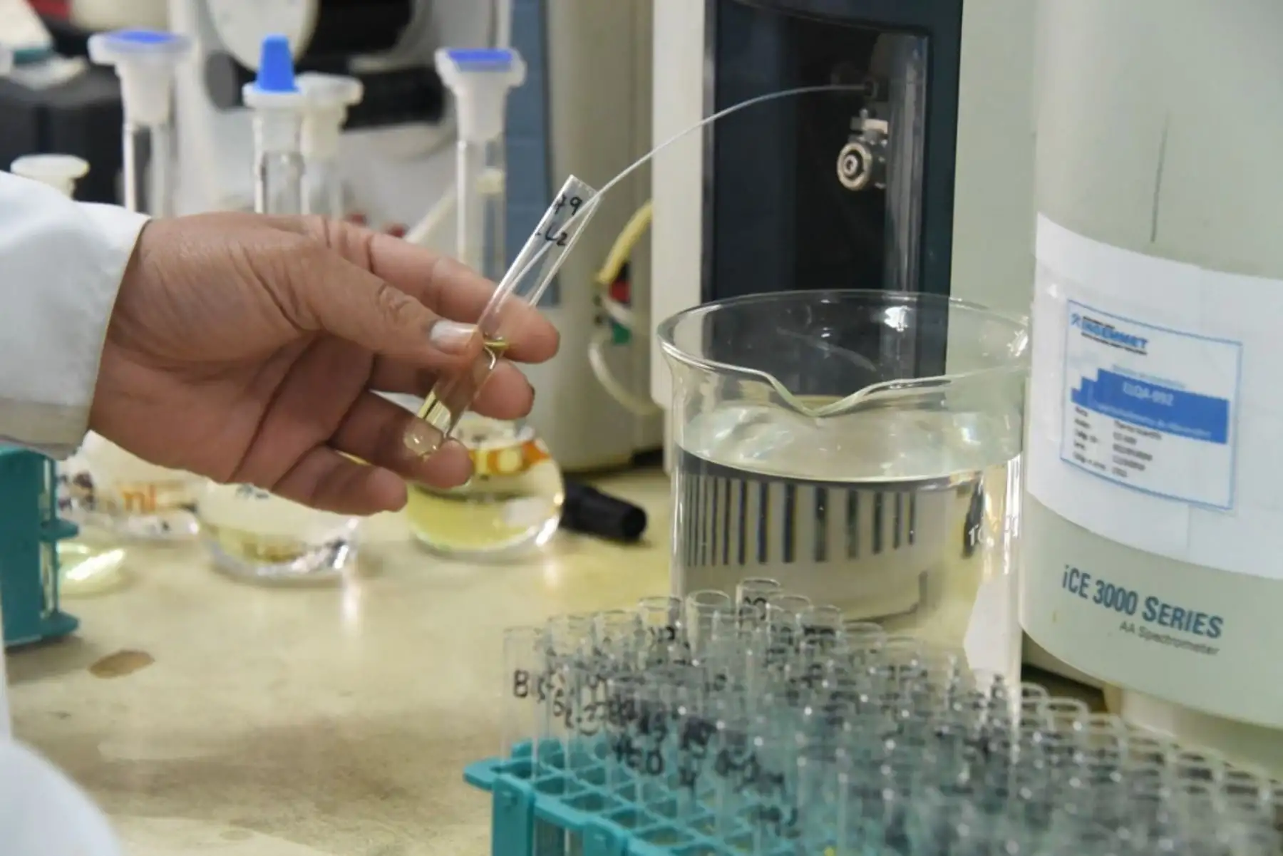 El Laboratorio de Química del Ingemmet logra el mejor resultado en el ensayo de aptitud de oro realizado por reconocido ente chileno. Foto: Ingemmet