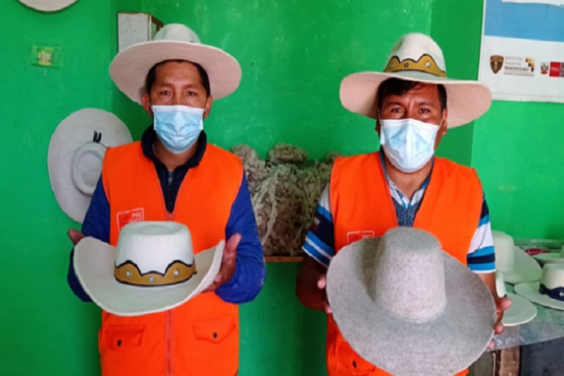 Los sombreros costumbristas en lana de oveja de las zonas andinas de Cusco, Chumbivilcas, Sicuani y Espinar se venden en el mercado local a 50 soles.