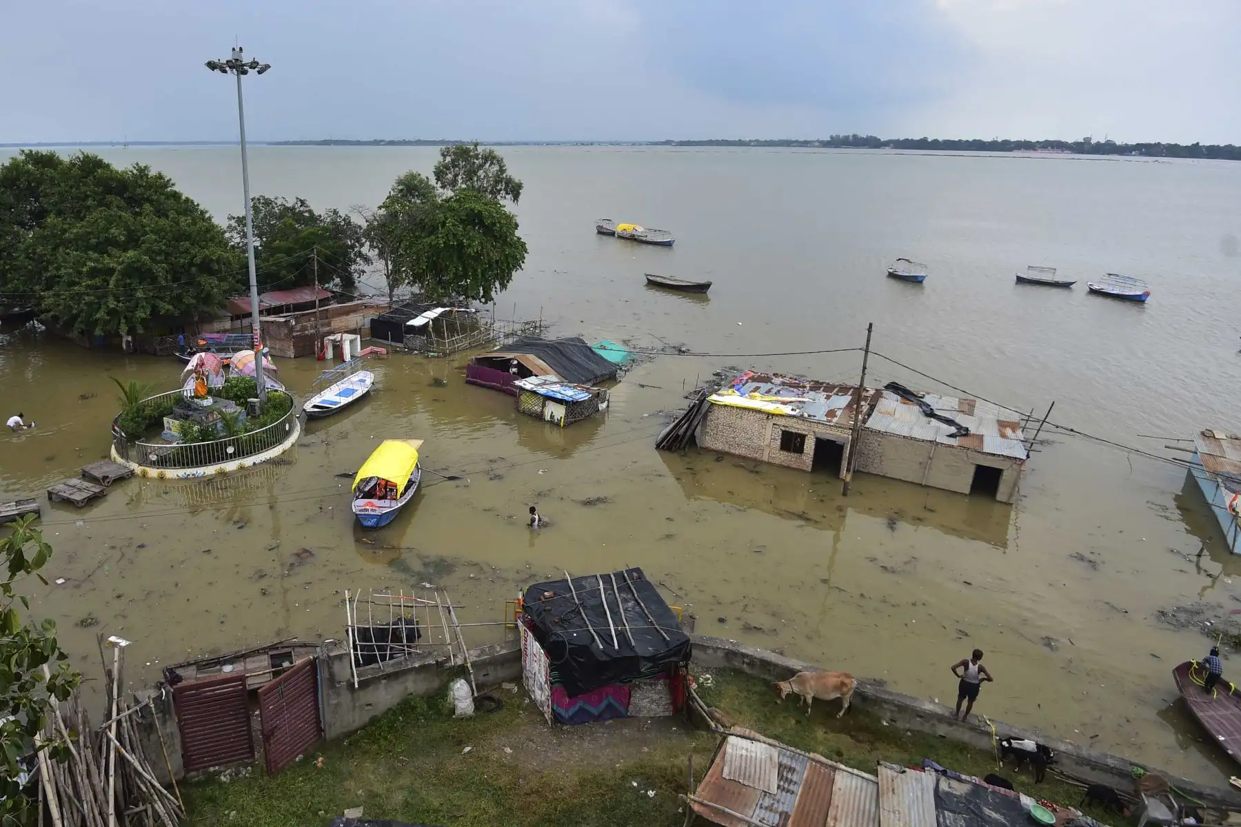 Río Ganges desbordado después de las lluvias en Allahabad. Foto: AFP