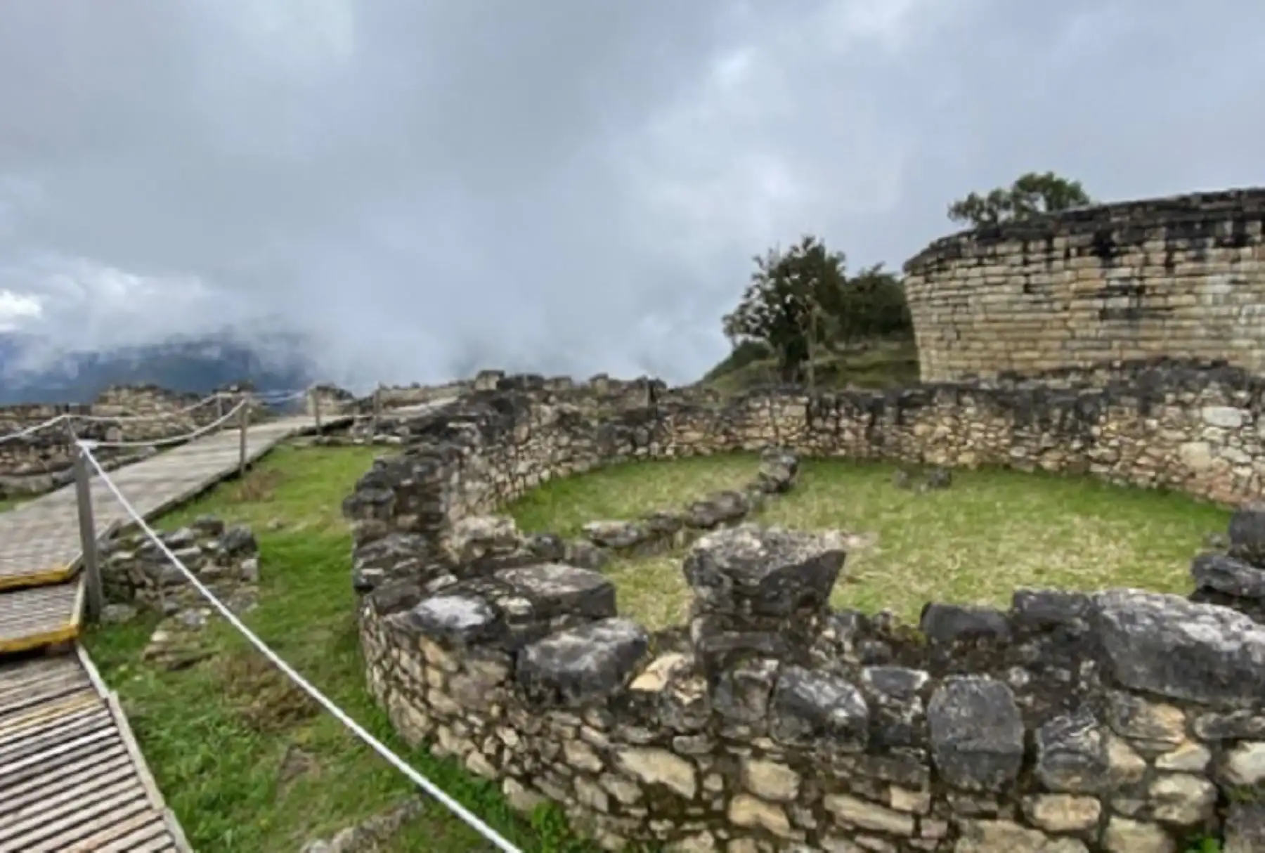 El Ministerio de Cultura aprobó el Programa de Investigación Arqueológica 2022-2024, cuyo fin es la investigación interdisciplinaria, conservación y puesta en valor del complejo arqueológico de Kuélap, ubicado en el departamento de Amazonas.