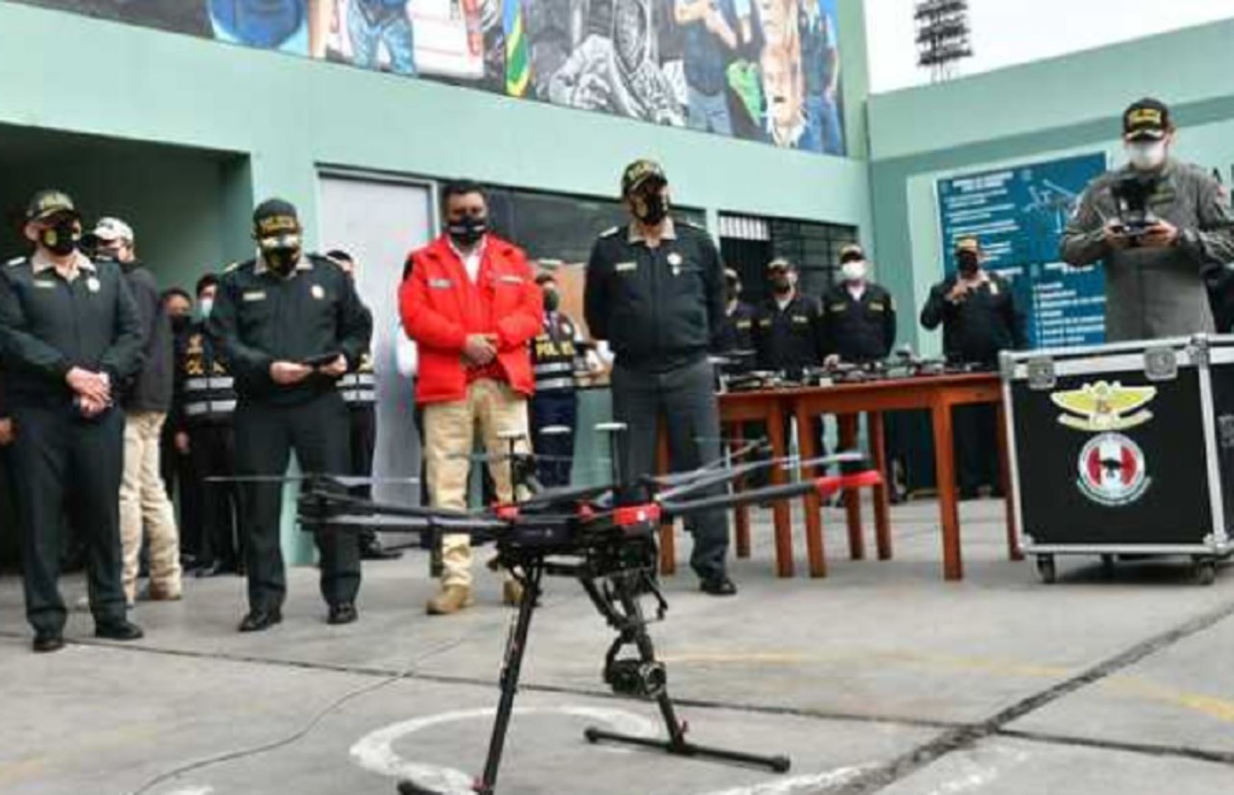Un grupo de agentes de diferentes unidades especializadas de la Policía Nacional del Perú (PNP) en la región La Libertad vienen perfeccionando sus habilidades para certificarse en el uso y el manejo de drones a través de capacitaciones establecidas por el Ministerio de Interior.