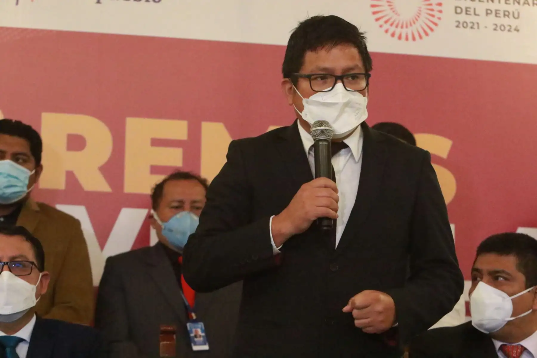 Ministro de Salud, Jorge López Peña  firma convenio con Alcaldes y representantes de los municipios de Lima Metropolitana, para sumarse a la campaña de prevención contra la Viruela del Mono.
ANDINA/Héctor Vinces