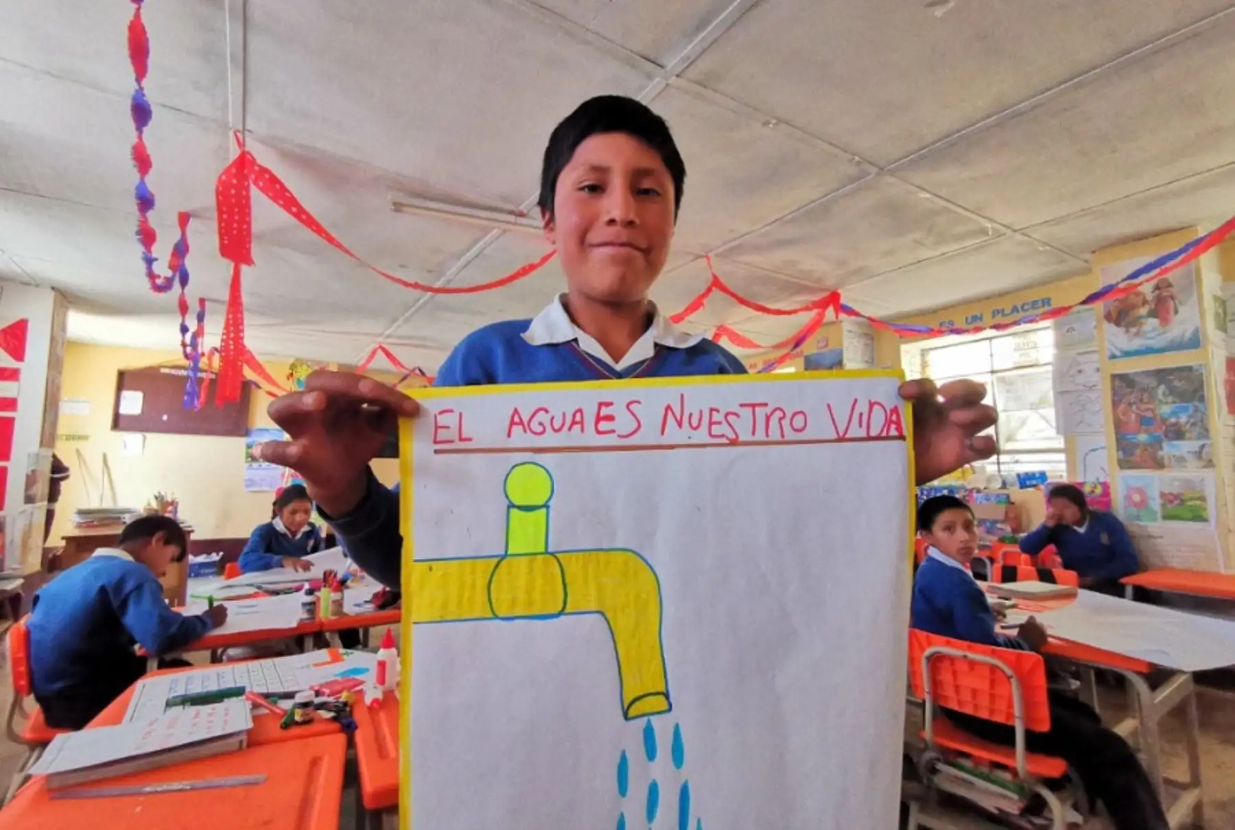 Unos 550 escolares de 25 instituciones educativas de la sierra de Áncash alistan sus propuestas artísticas para promover la valoración del agua potable y los servicios de saneamiento, en el marco del IX Concurso Escolar Nacional de Buenas Prácticas para el Ahorro del Agua Potable, organizado por la Superintendencia Nacional de Servicios de Saneamiento