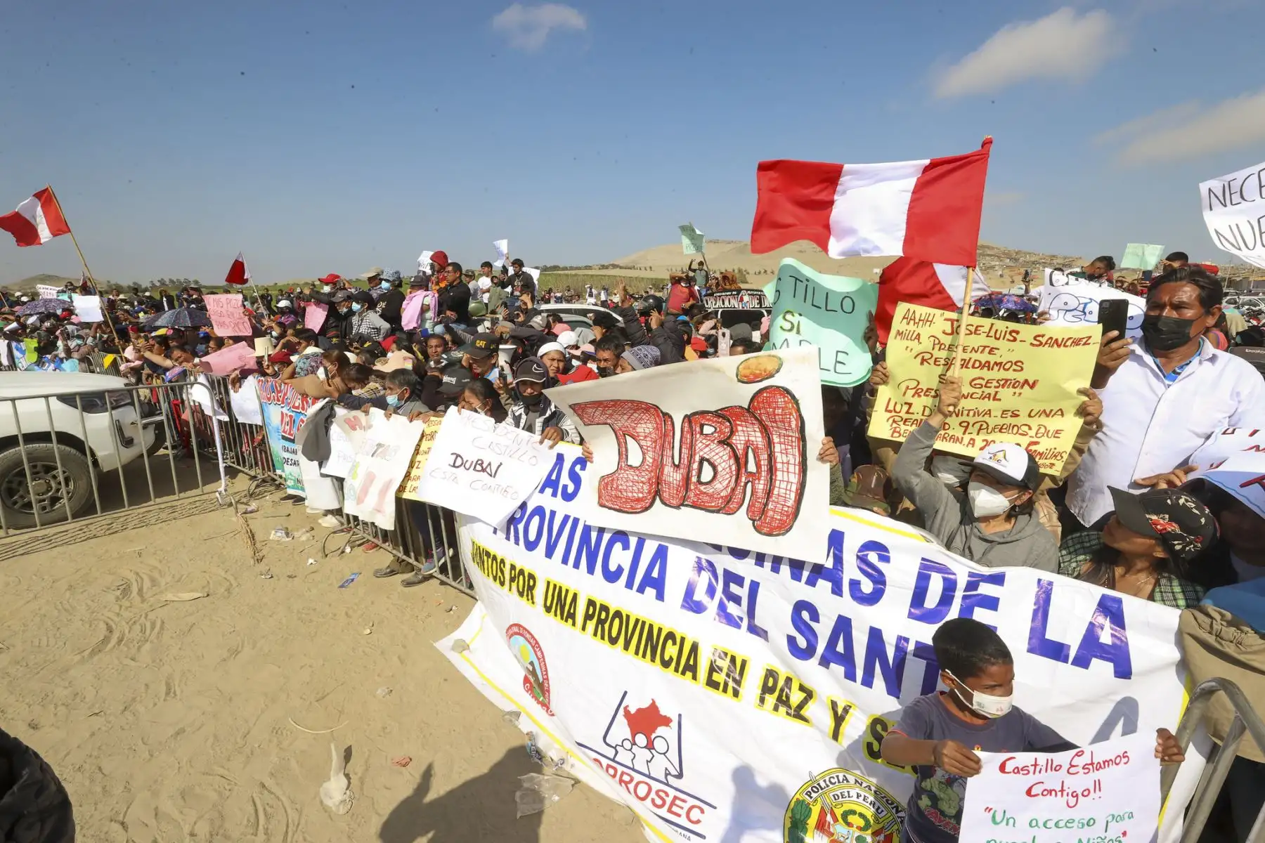 Presidente de la República, Pedro Castillo se reúne 
con la población en el Asentamiento Humano Ríos Salcedo - Asociación Santos Ríos en el  distrito de Nuevo Chimbote.
Foto: ANDINA/Prensa Presidencia