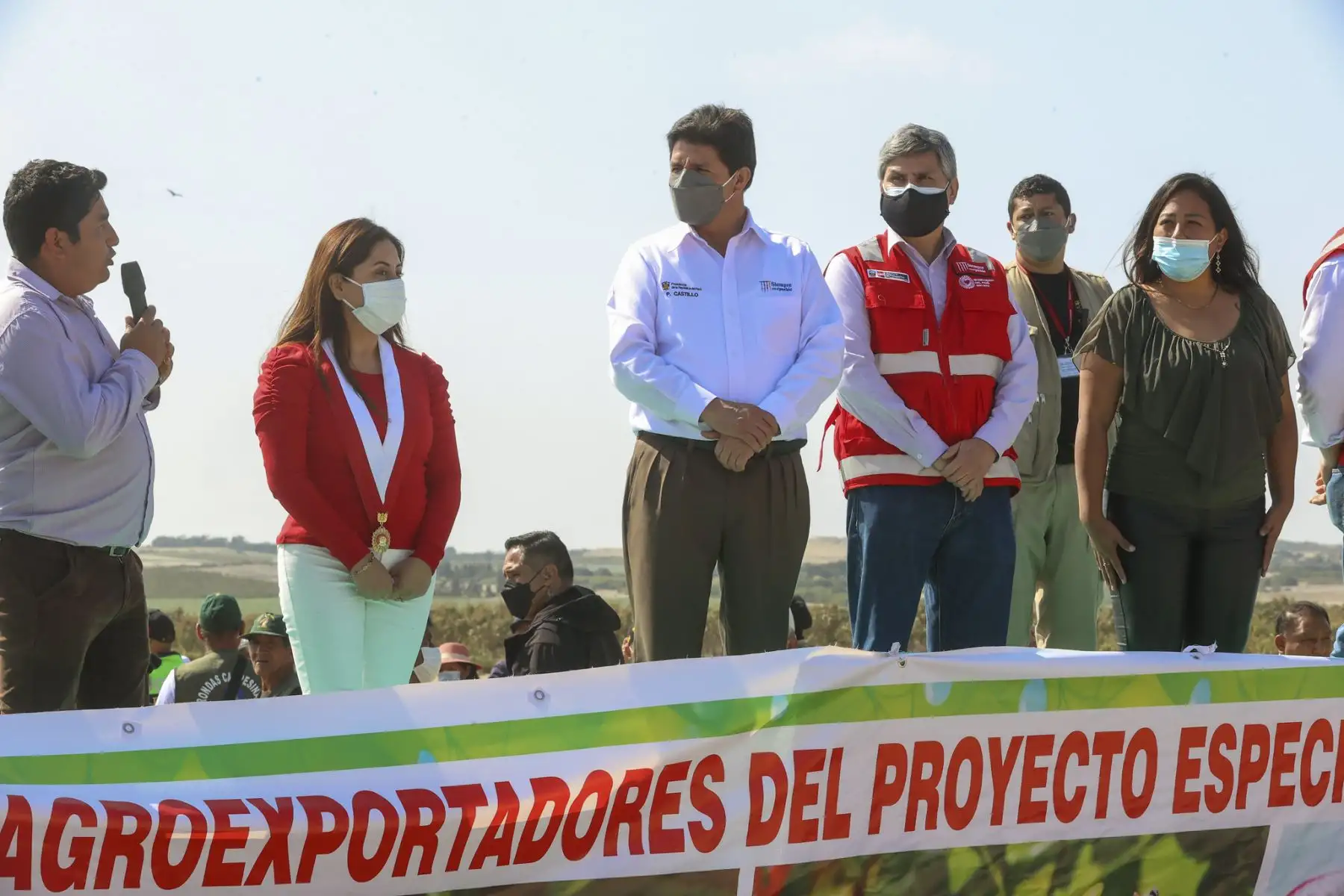 Presidente de la República, Pedro Castillo se reúne 
con la población en el Asentamiento Humano Ríos Salcedo - Asociación Santos Ríos en el  distrito de Nuevo Chimbote.
Foto: ANDINA/Prensa Presidencia