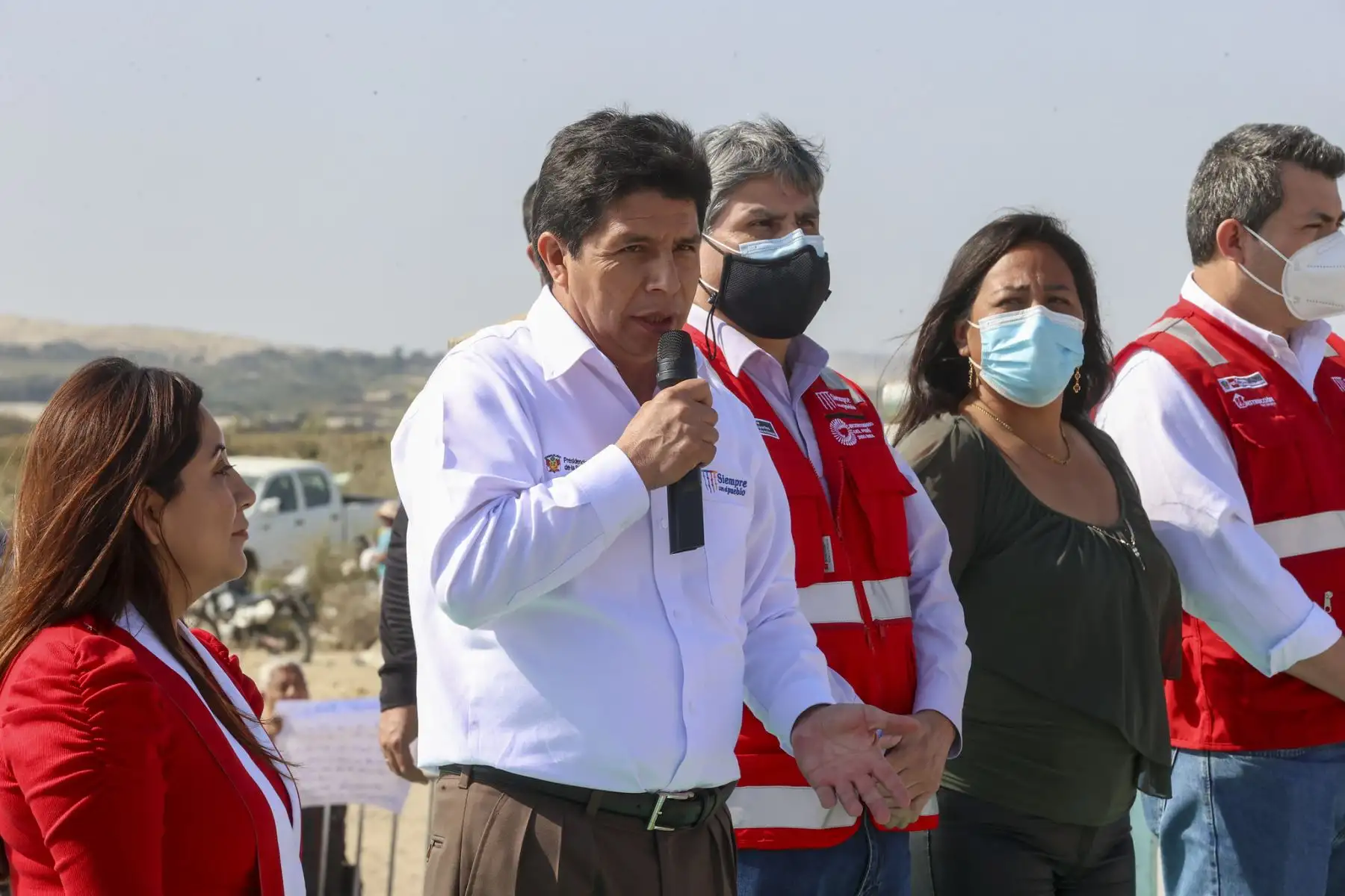 Presidente de la República, Pedro Castillo se reúne 
con la población en el Asentamiento Humano Ríos Salcedo - Asociación Santos Ríos en el  distrito de Nuevo Chimbote.
Foto: ANDINA/Prensa Presidencia