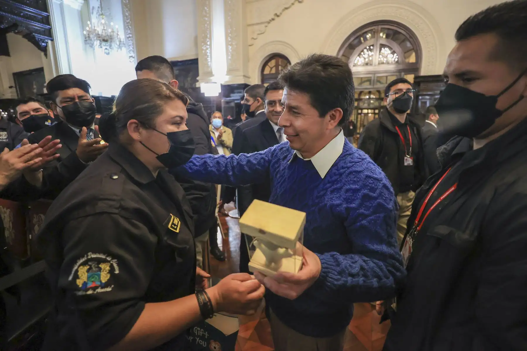 En Palacio de Gobierno, presidente de la República, Pedro Castillo, suscribe Decreto Supremo que aprueba el Reglamento de la Ley N° 31297, Ley del Servicio de Serenazgo Municipal.
Foto: ANDINA/ Prensa Presidencia