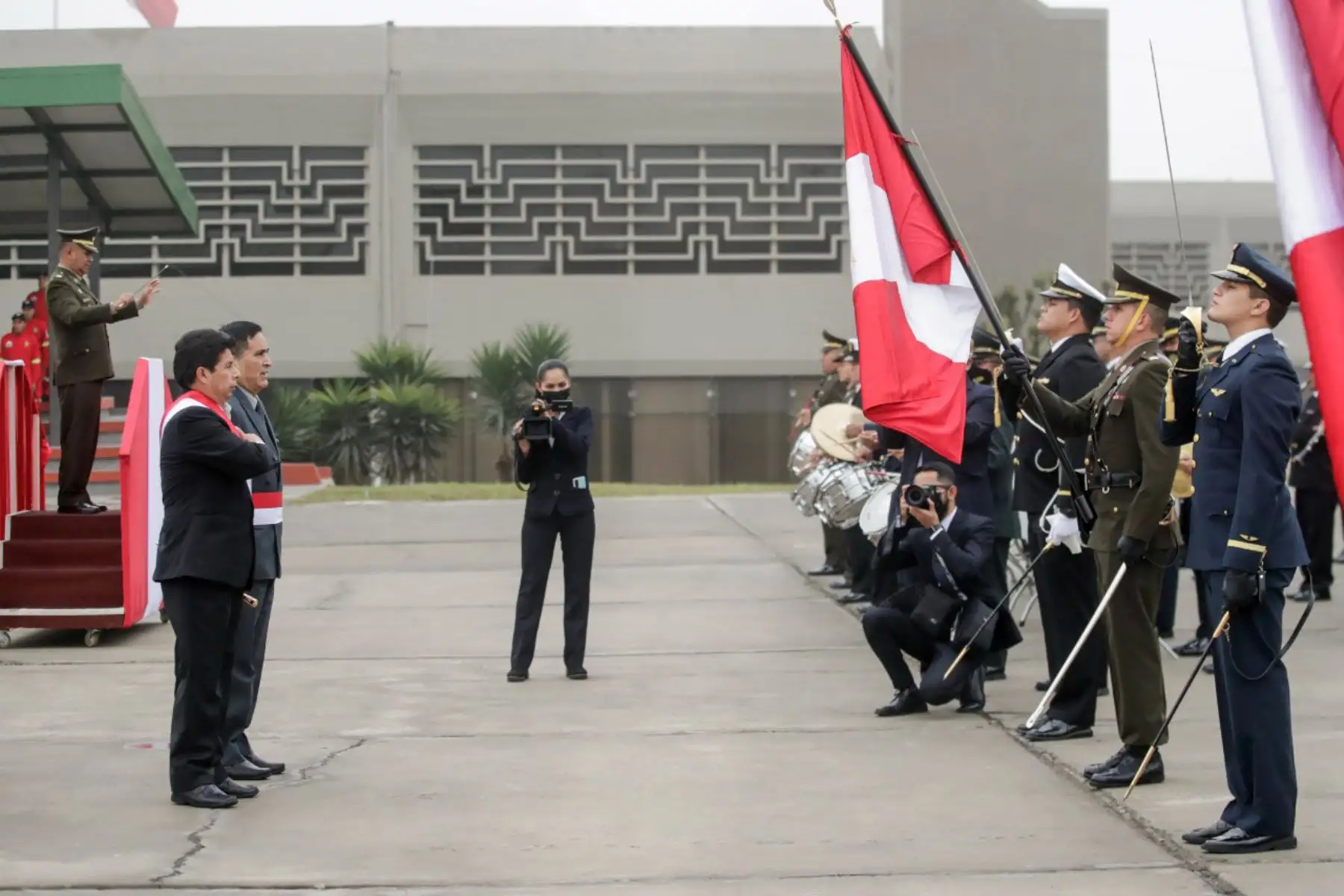 El presidente Pedro Castillo lidera la ceremonia por el Día de la Defensa Nacional, en el Cuartel General del Ejército, en el distrito de san Borja. Foto: ANDINA/ Prensa Presidencia