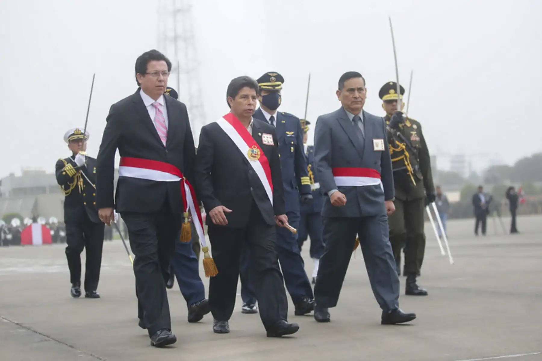 El presidente Pedro Castillo lidera la ceremonia por el Día de la Defensa Nacional, en el Cuartel General del Ejército, en el distrito de san Borja. Foto: ANDINA/ Prensa Presidencia