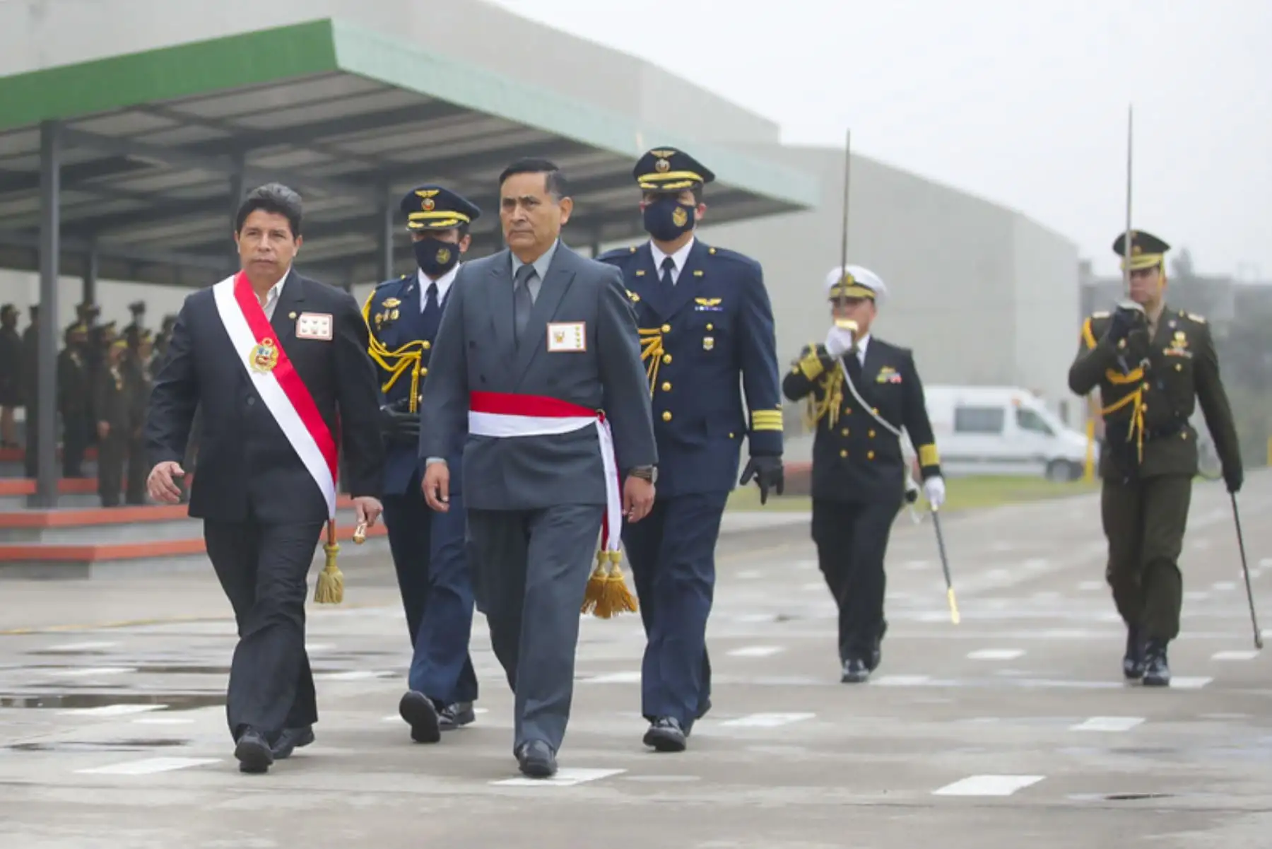 El presidente Pedro Castillo lidera la ceremonia por el Día de la Defensa Nacional, en el Cuartel General del Ejército, en el distrito de san Borja. Foto: ANDINA/ Prensa Presidencia