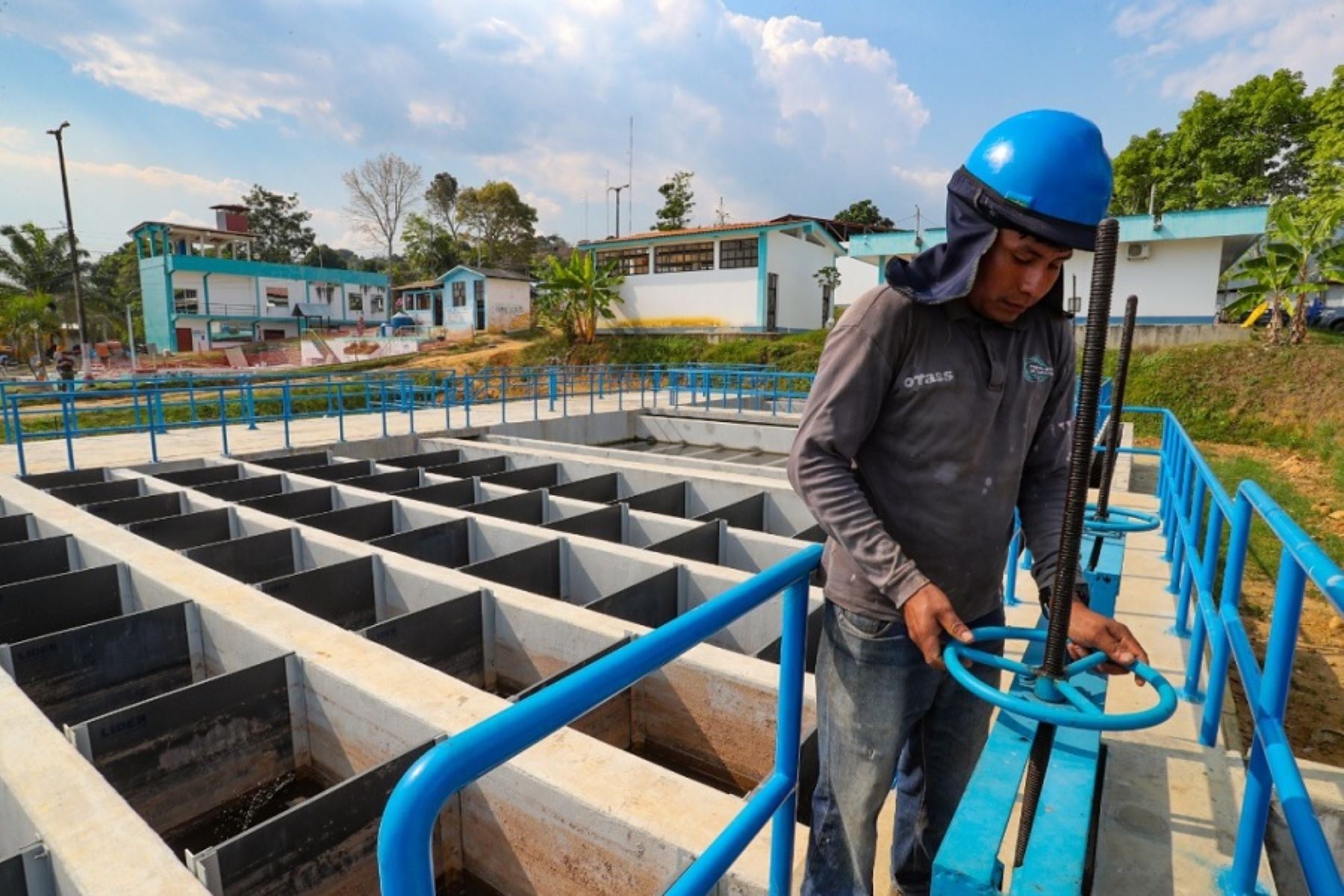 El Ministerio de Vivienda, Construcción y Saneamiento impulsará el destrabe de proyectos de agua y saneamiento en la región San Martín, anunció el titular del sector, César Paniagua Chacón.
