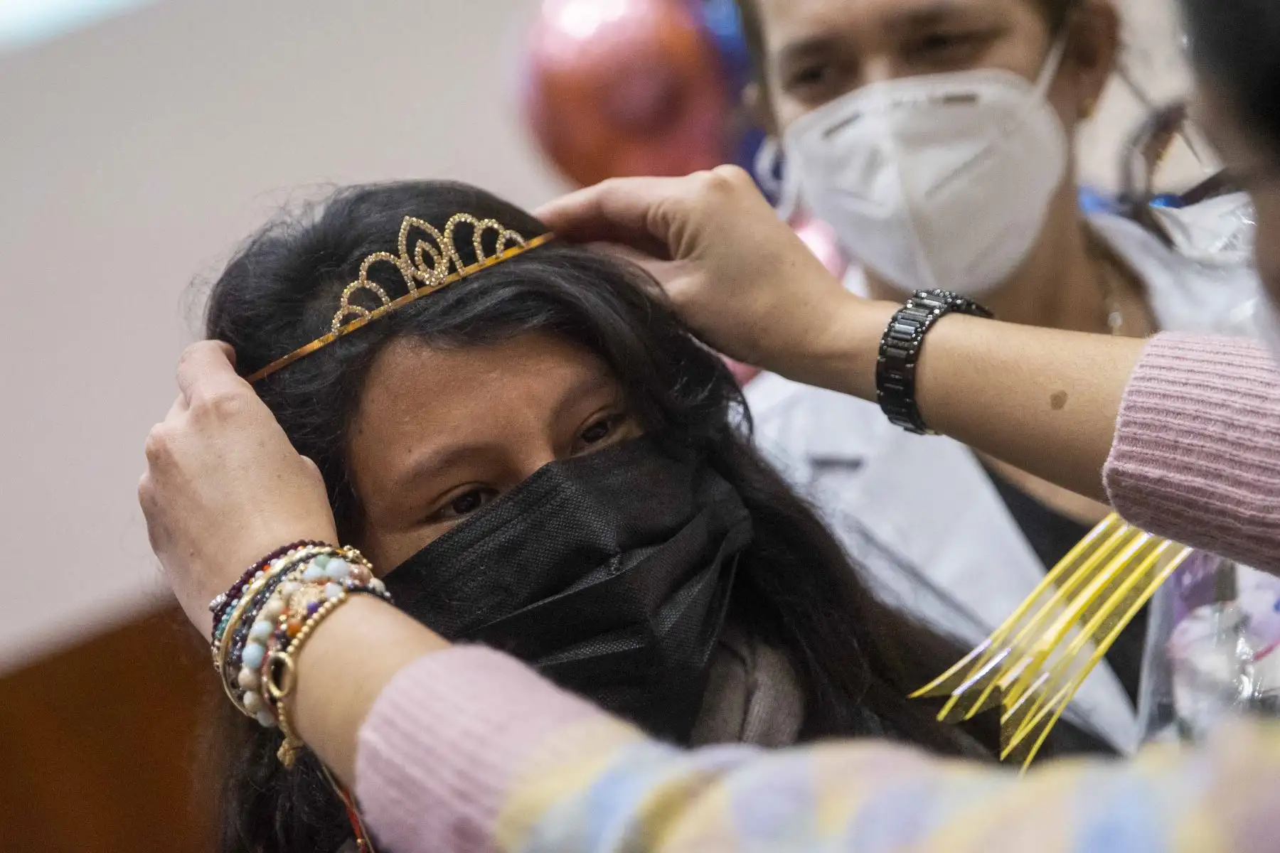 El Instituto Nacional de Salud del Niño San Borja, coronó a los  “Papás Lecheros”. Un grupo de padres de familia que durante la pandemia por covid-19 se ha involucrado en el proceso de lactancia materna de sus hijos recién nacidos, que por presentar diagnósticos clínicos complejos deben quedarse hospitalizados, logrando que la leche de la madre acelere la recuperación de la salud de sus pequeños. Foto: ANDINA/Carla Patiño