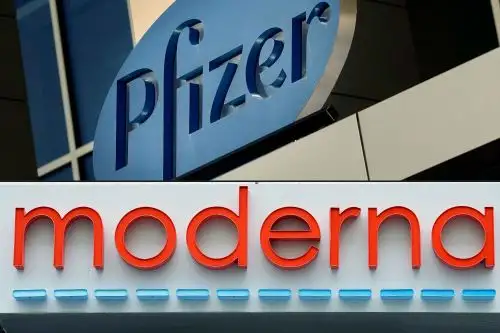 Pfizer prevé que en 2022 su vacuna contra el covid-19 le genere 32.000 millones de dólares en ventas. Foto: AFP