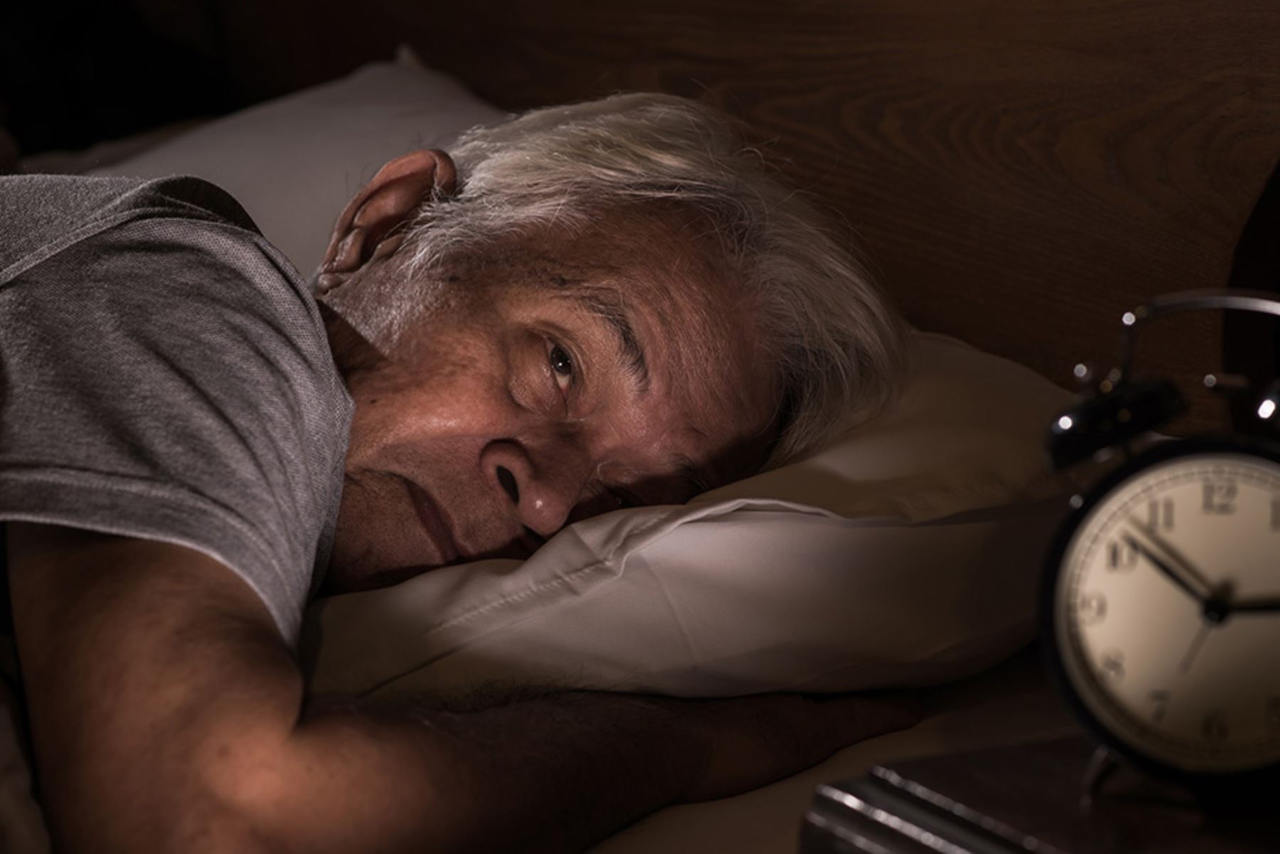 La persona adulta mayor duerme menos y hace siesta porque su cerebro necesita ese tipo de reposición, explica especialista del Instituto Nacional de Salud Mental. Foto: ANDINA/ Internet