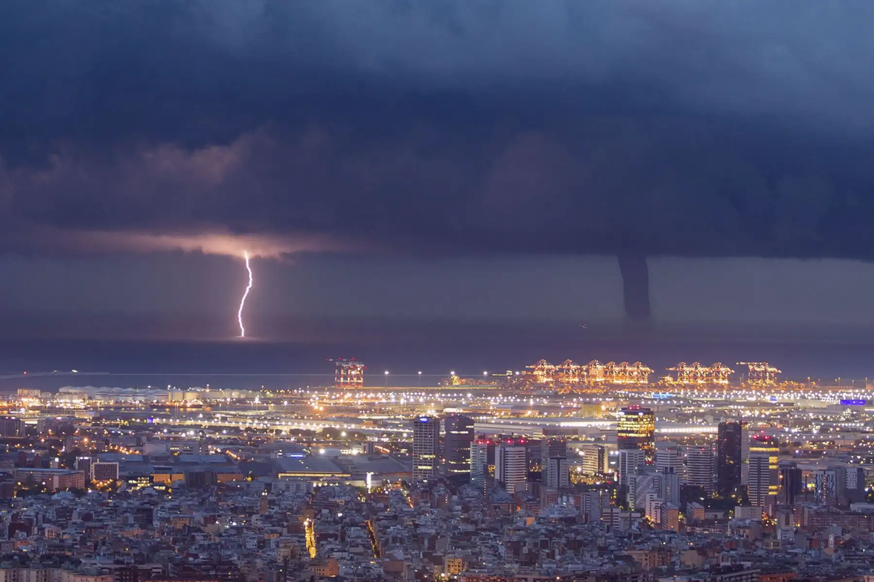 Aquí les mostramos la seleccion de las fotografías finalistas y ganadoras del premio anual Fotógrafo meteorológico del año 2022 de la Royal Meteorological Society, en asociación con AccuWeather. Foto: RMetS/Difusión