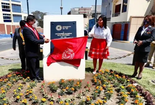 Ministra de Cultura, Betssy Chávez, participa en ceremonia de develación de placa de homenaje a mujeres patriotas en la Plaza de la Mujer Tacneña, como parte de las actividades conmemorativas del 93° aniversario del retorno de Tacna al territorio peruano.