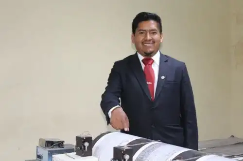 El Instituto de Investigación Geofísica de la Universidad Nacional de San Agustín (UNSA) de Arequipa cuenta con una moderna estación sísmica de banda ancha que permitirá optimizar el estudio de la sismicidad e investigación en la región, así como contribuir a la formación académica de los estudiantes agustinos en sismología.