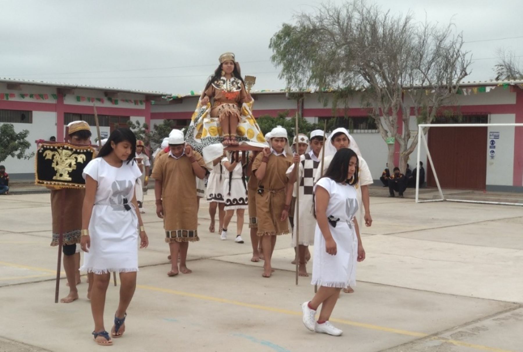 En el marco del Festival Shi MuchiK Fest 2022, los museos lambayecanos Tumbas Reales de Sipán, Huaca Rajada-Sipán y Chotuna-Chornancap, administrados por el Ministerio de Cultura, presentan hoy escenificaciones de rituales prehispánicos en la Plaza de Armas de Trujillo.