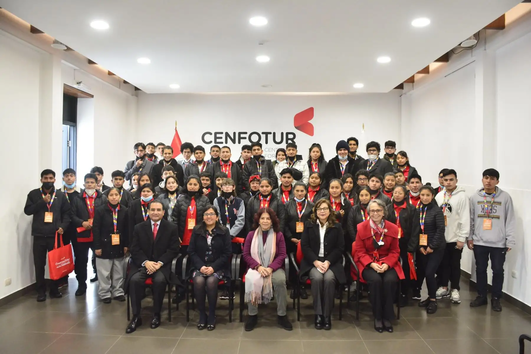 El ministro de Comercio Exterior y Turismo, Roberto Sánchez, presidió ceremonia de bienvenida a estudiantes de Cenfotur para el periodo académico 2022-II. Foto: Mincetur