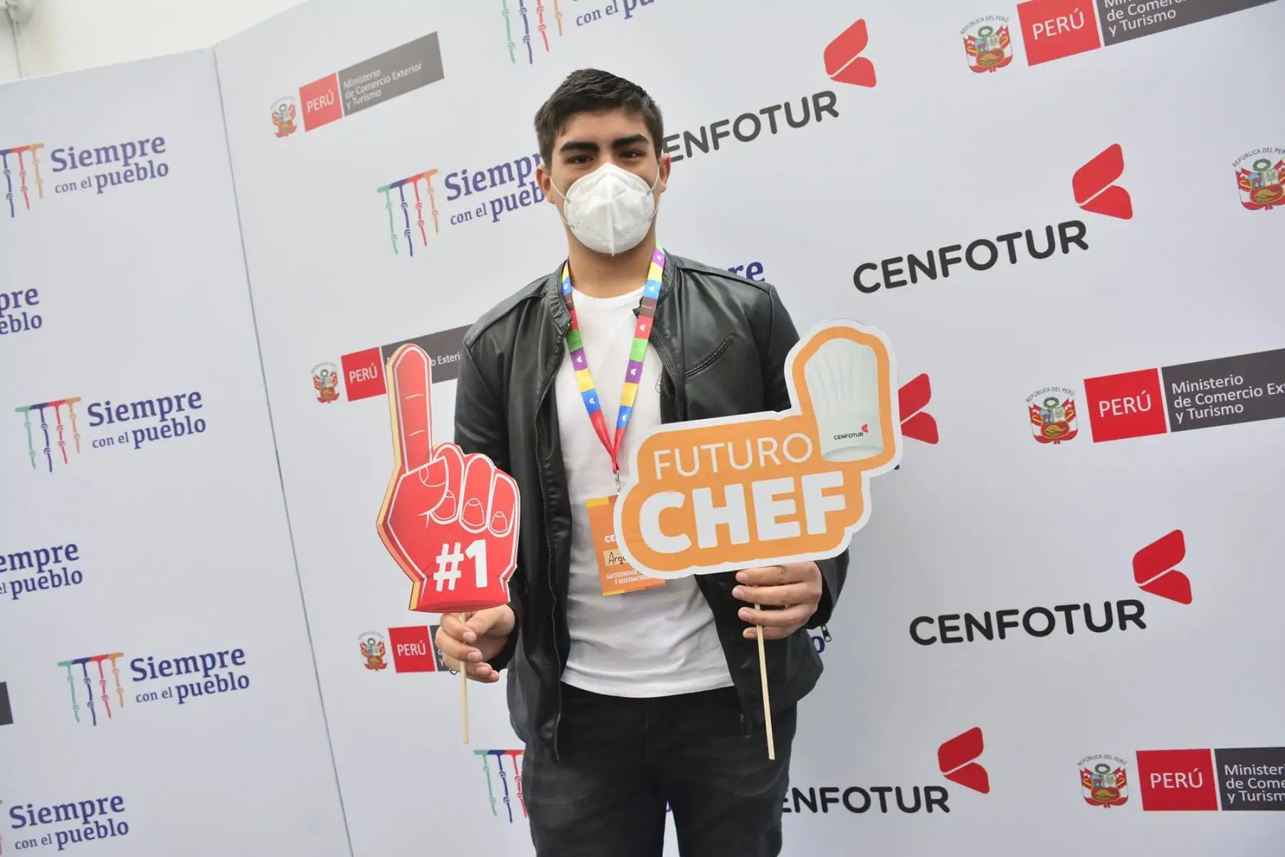 El ministro de Comercio Exterior y Turismo, Roberto Sánchez, presidió ceremonia de bienvenida a estudiantes de Cenfotur para el periodo académico 2022-II. Foto: Mincetur