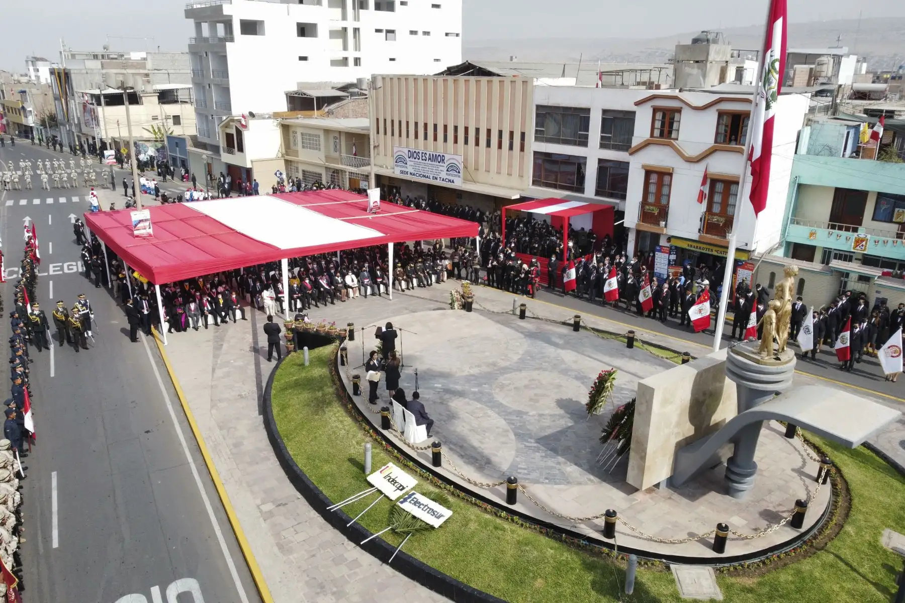 Presidente de la República, Pedro Castillo, participa en homenaje a la mujer tacneña por el 93° aniversario de la reincorporación de Tacna al Perú. Foto: Presidencia Perú/Carla Patiño