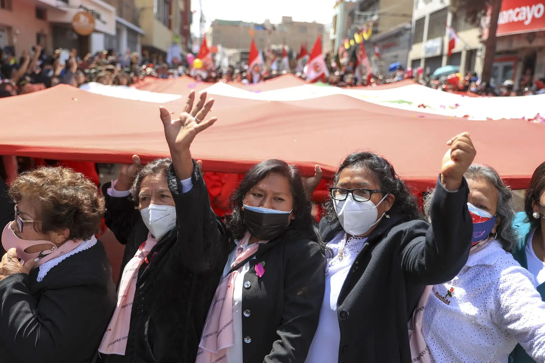 Presidente de la República, Pedro Castillo, participa de la solemne procesión de la bandera peruana en Tacna. Foto: Presidencia Perú