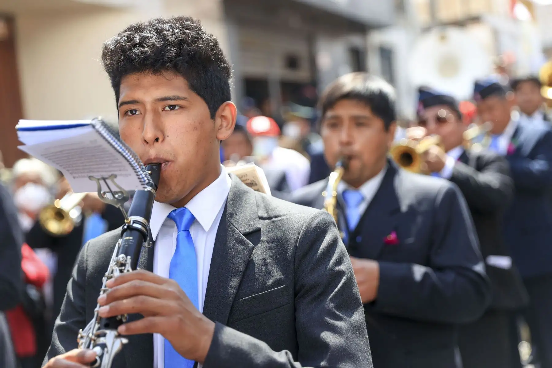 Presidente de la República, Pedro Castillo, participa de la solemne procesión de la bandera peruana en Tacna. Foto: Presidencia Perú