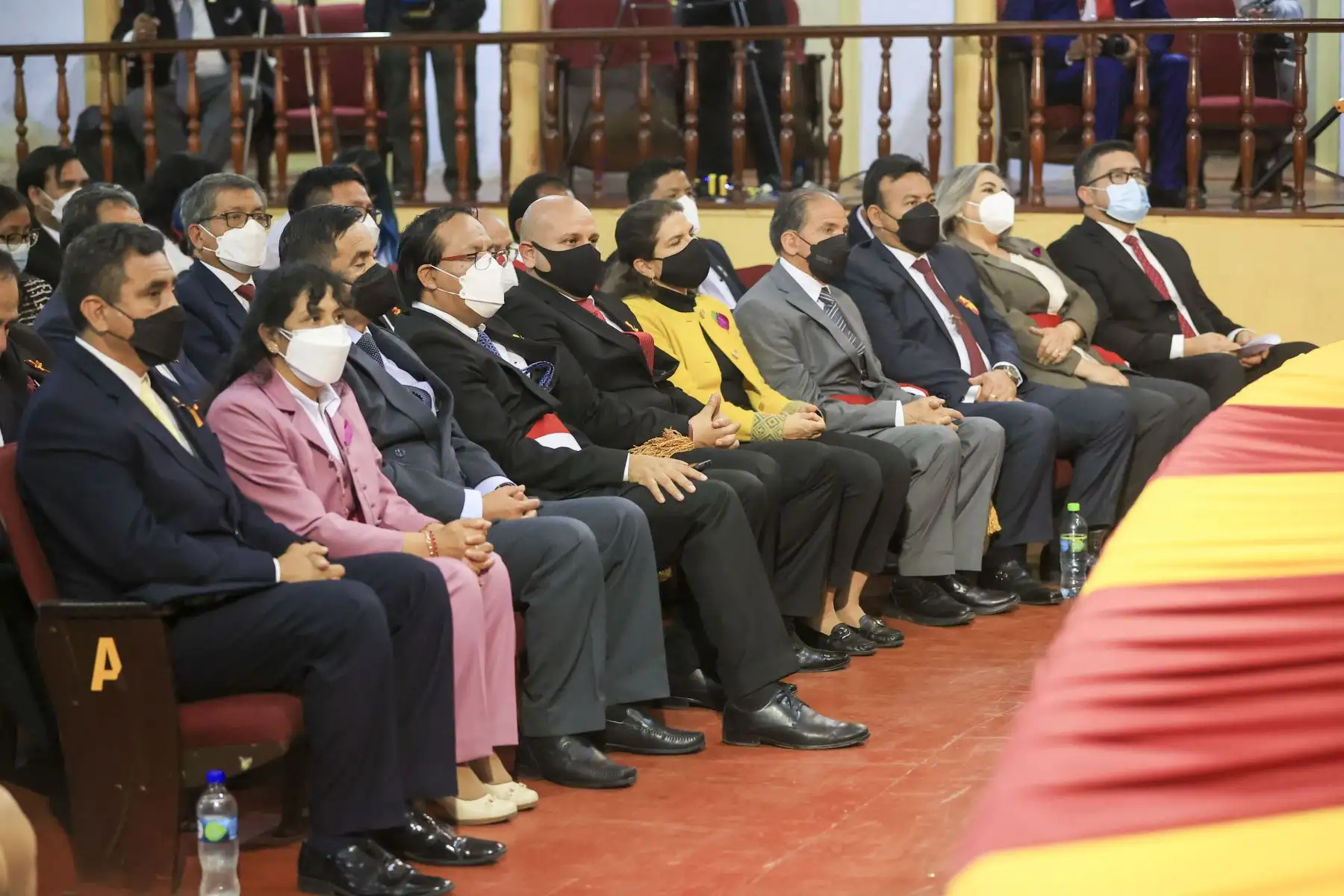 El presidente de la República, Pedro Castillo, se encuentra en el Teatro Municipal de Tacna, participando de la sesión solemne en homenaje por el 93° aniversario de la Reincorporación de Tacna al Perú junto a ministros de Estado, congresistas y autoridades regionales. Foto: Presidencia Perú