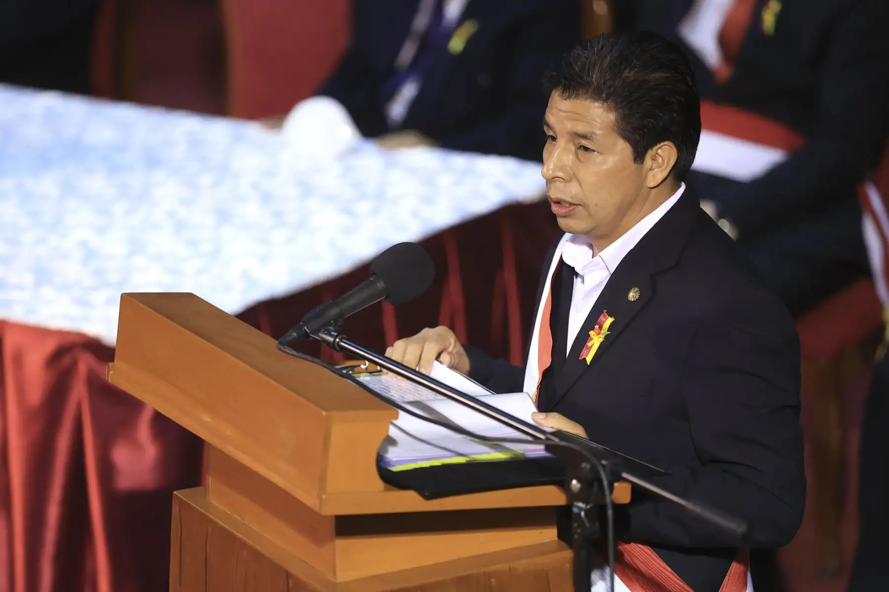 El presidente de la República, Pedro Castillo, se encuentra en el Teatro Municipal de Tacna, participando de la sesión solemne en homenaje por el 93° aniversario de la Reincorporación de Tacna al Perú junto a ministros de Estado, congresistas y autoridades regionales. Foto: Presidencia Perú
