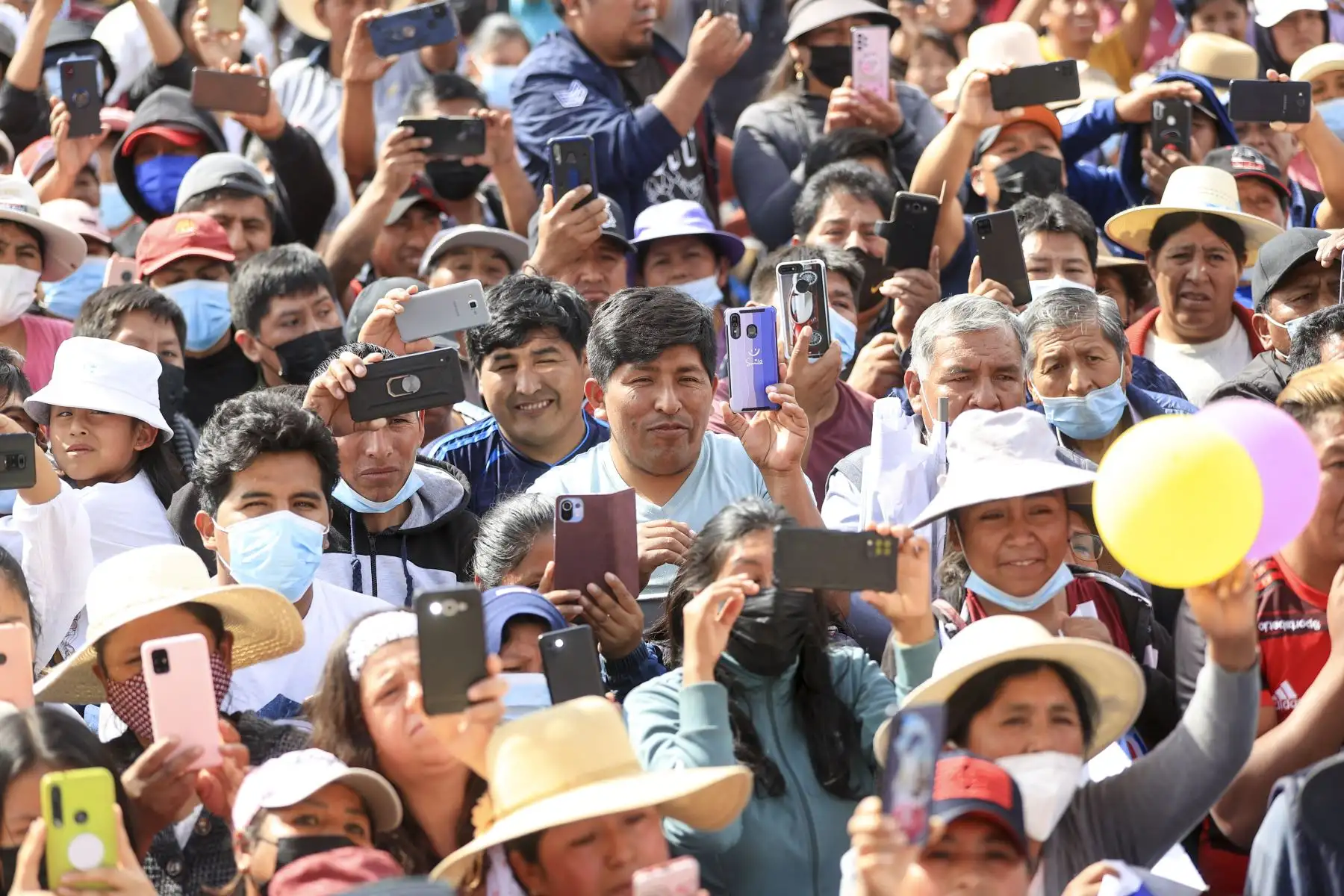 El presidente de la República, Pedro Castillo, se reúne con la población de Gregorio Albarracín, en Tacna. Foto: ANDINA/Prensa Presidencia