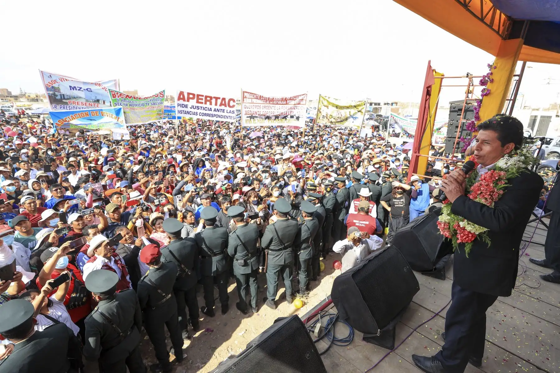 El presidente de la República, Pedro Castillo, se reúne con la población de Gregorio Albarracín, en Tacna. Foto: ANDINA/Prensa Presidencia
