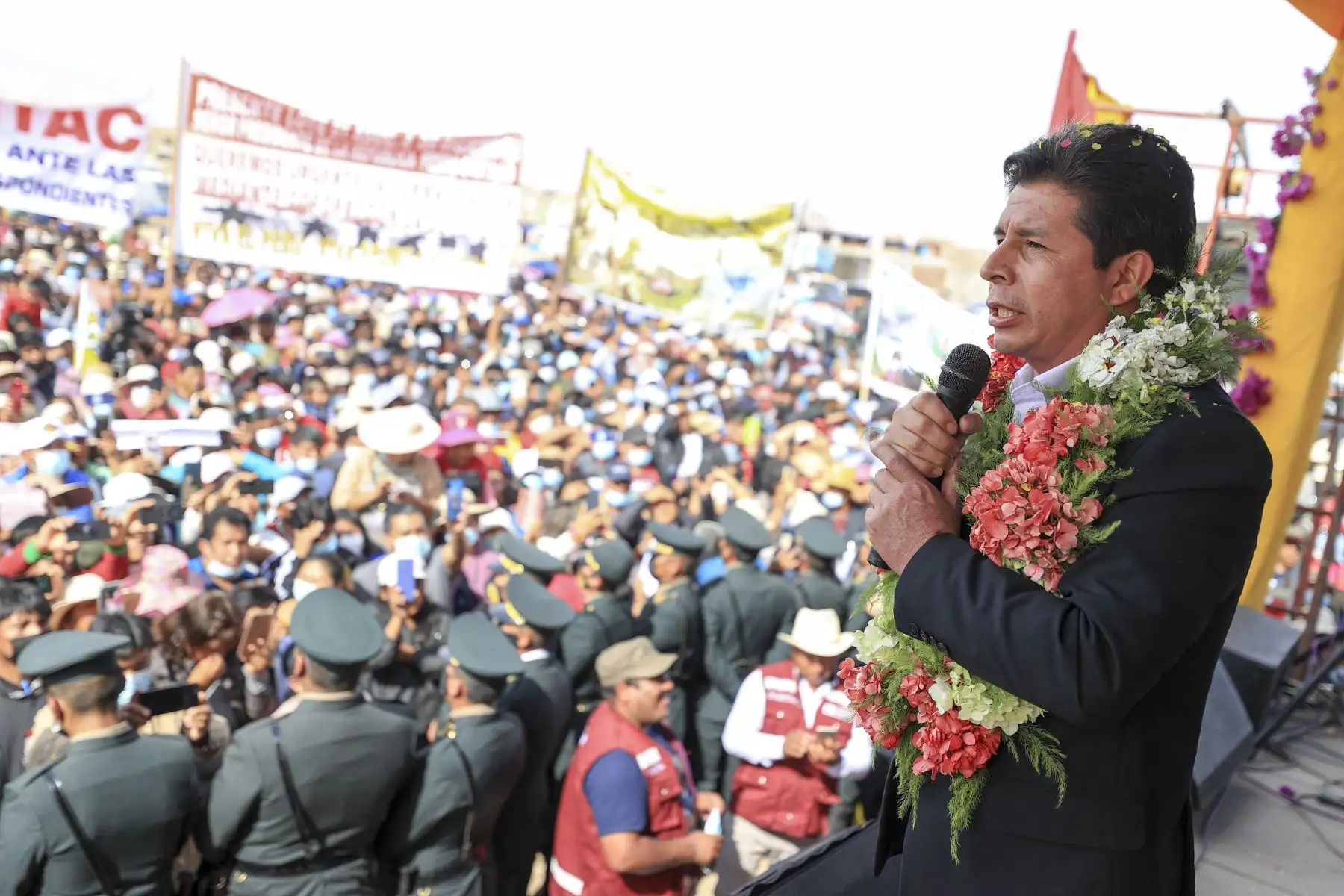 El presidente de la República, Pedro Castillo, se reúne con la población de Gregorio Albarracín, en Tacna. Foto: ANDINA/Prensa Presidencia