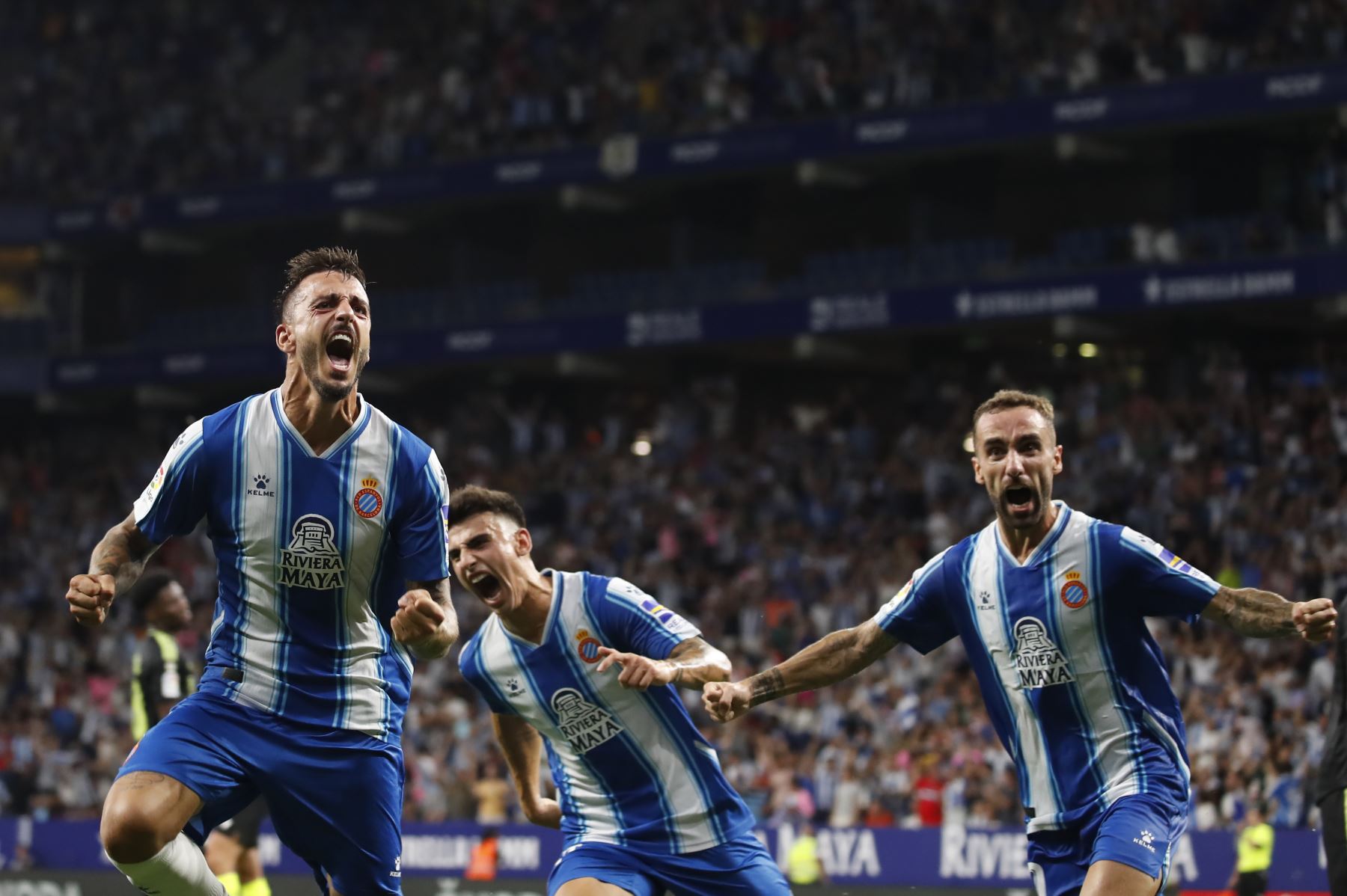 El delantero del RCD Espanyol Joselu celebra su gol durante el partido de la tercera jornada de LaLiga. Foto: EFE